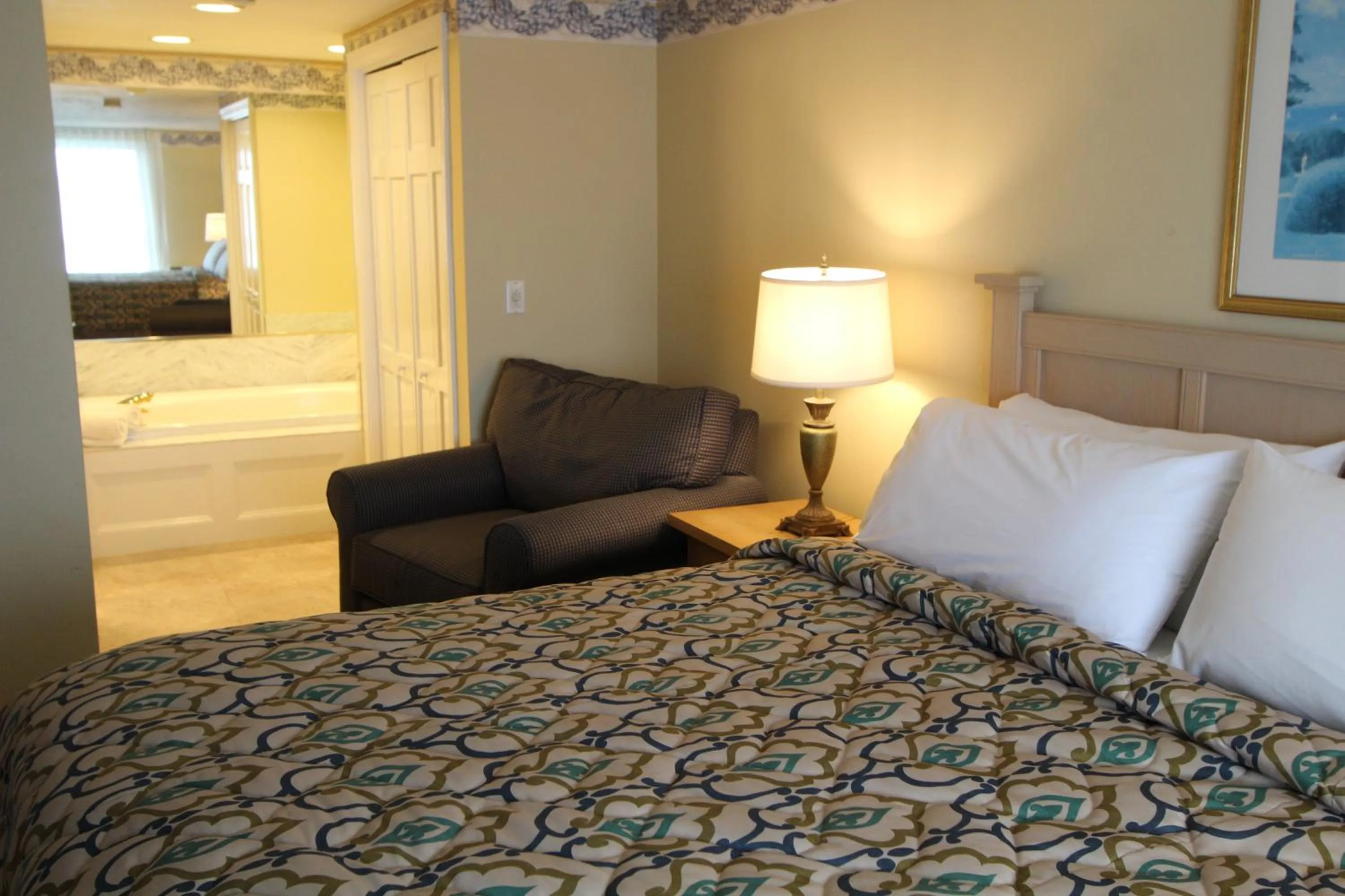 Bathroom, Bed in InnSeason Resorts Surfside