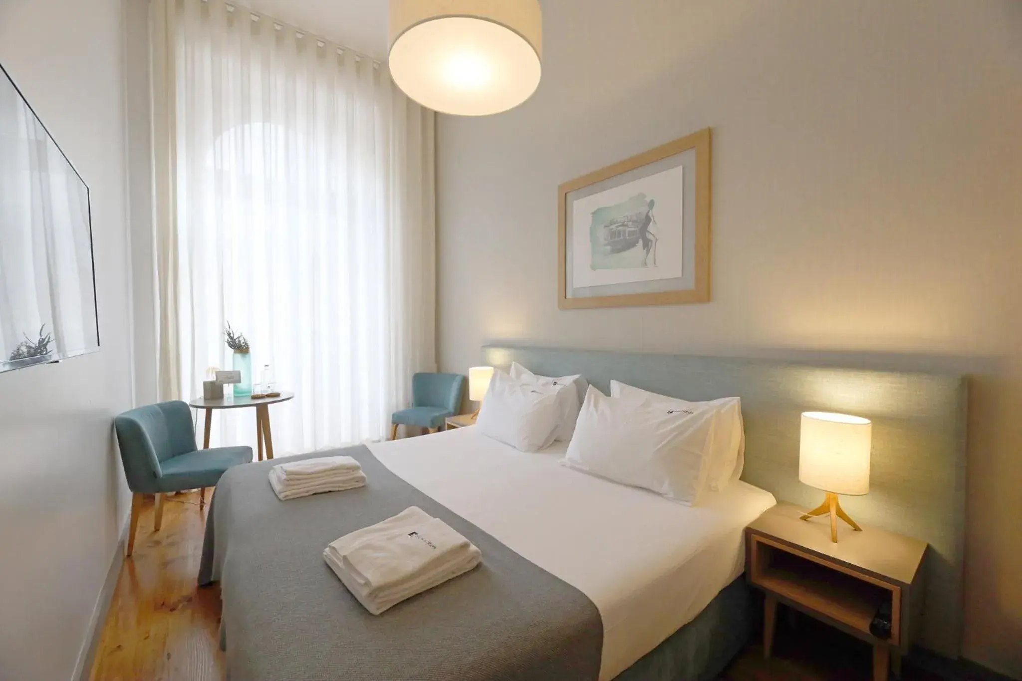 Small Double Room in Santa Catarina FLH Suites Small Double Room in Santa Catarina FLH Suites