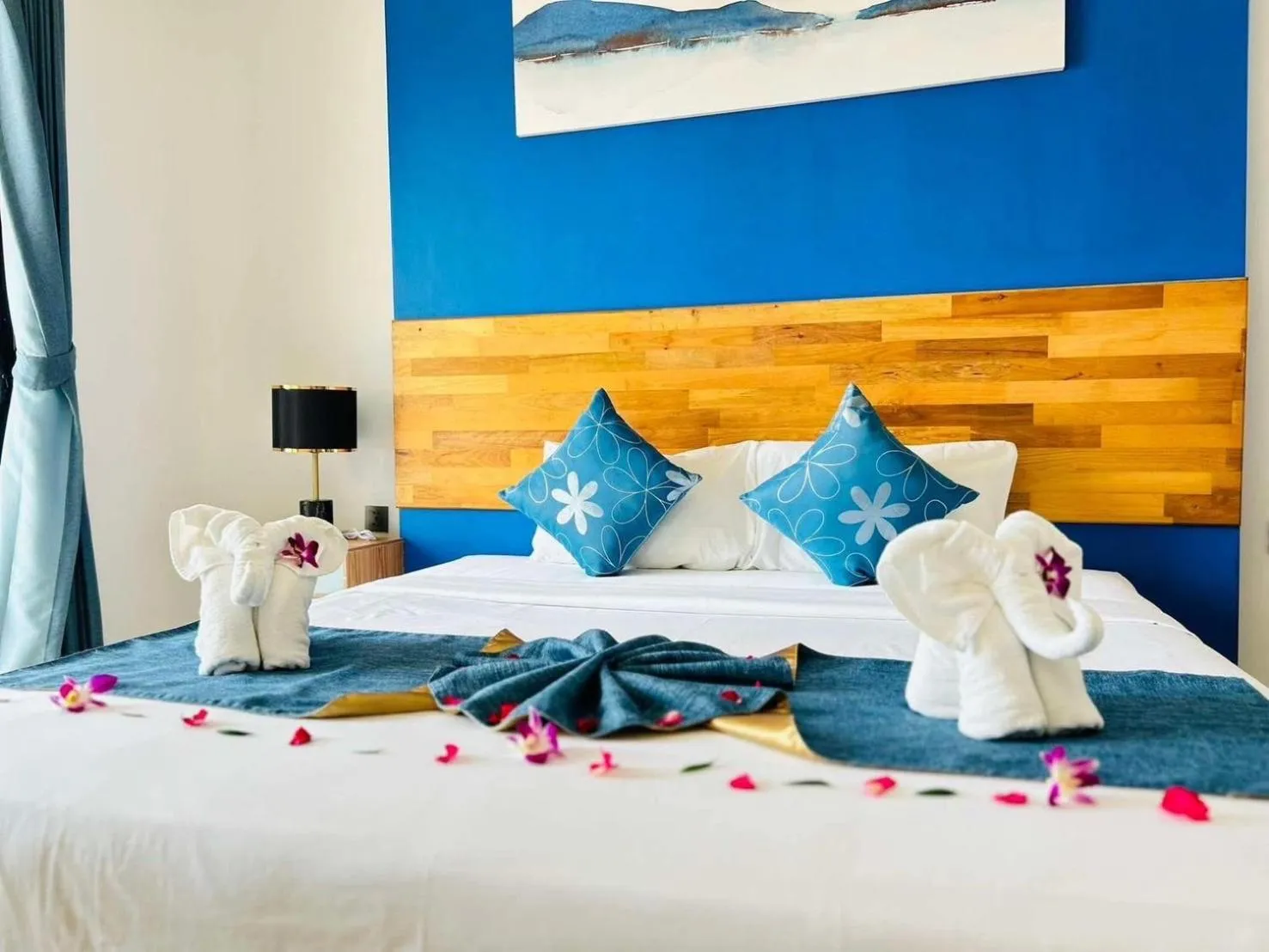 Bed in Three Trees Samui Resort - Sarocha Villa