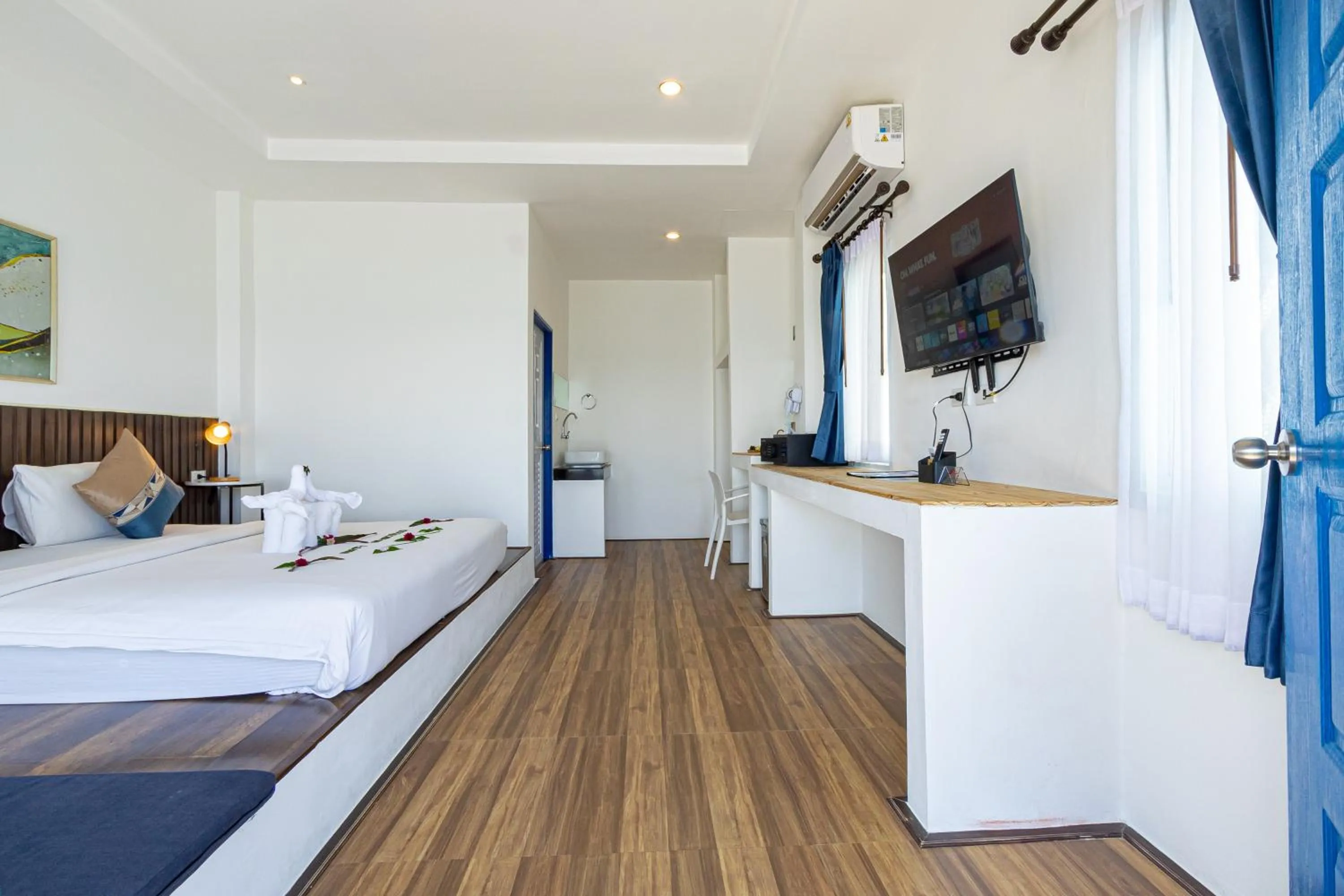 Photo of the whole room, Bed in Three Trees Samui Resort - Sarocha Villa