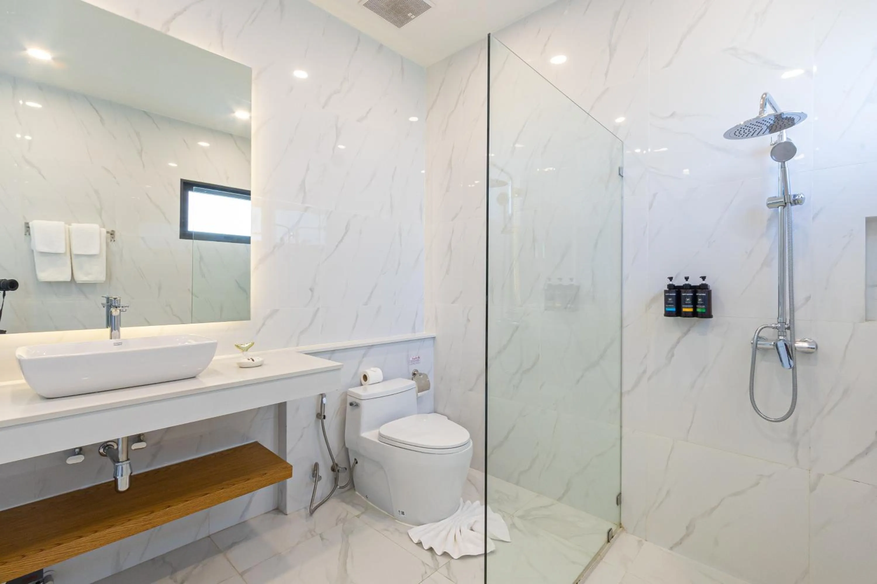 Bathroom in Three Trees Samui Resort - Sarocha Villa