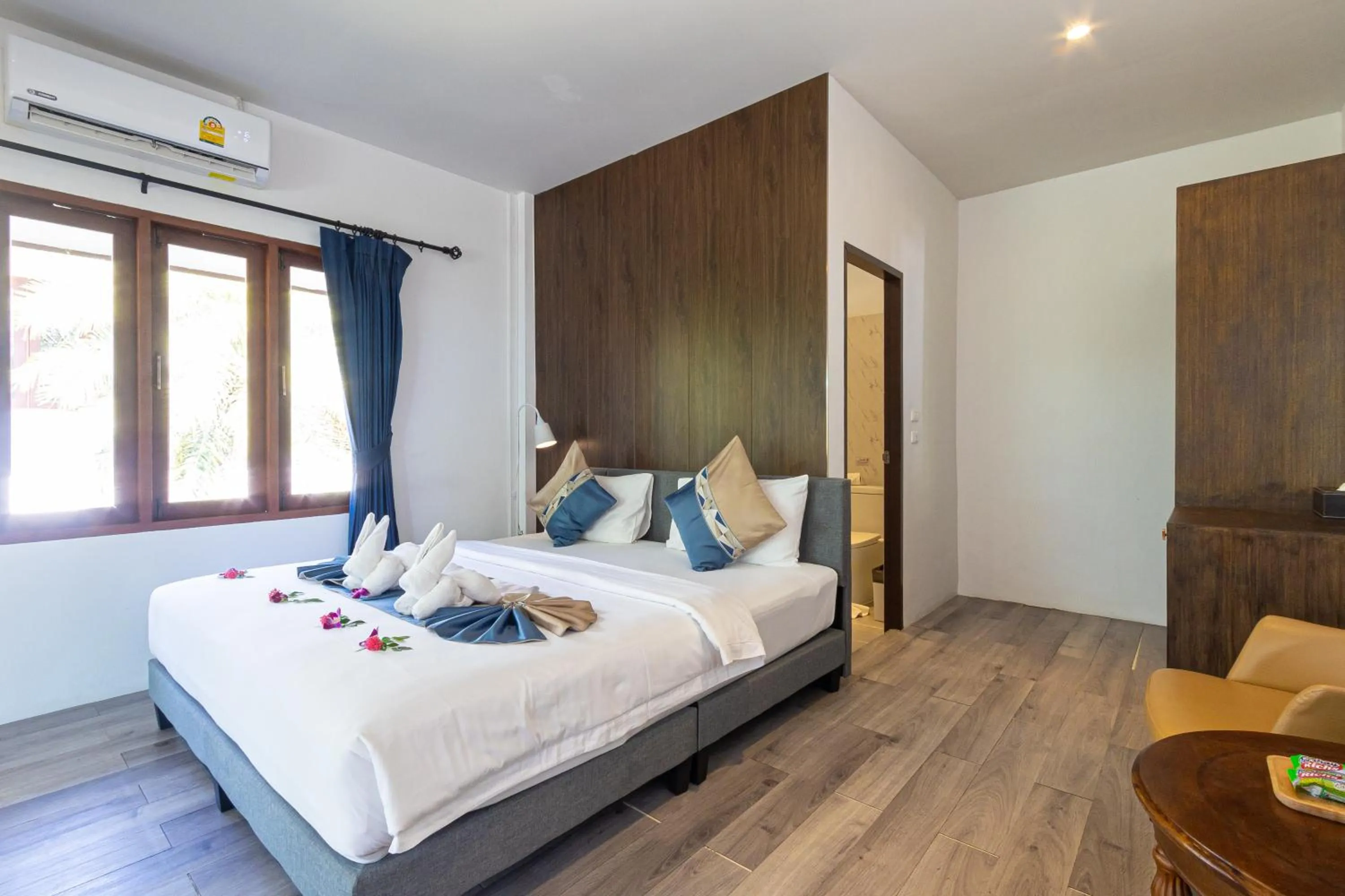 Bedroom, Bed in Three Trees Samui Resort - Sarocha Villa