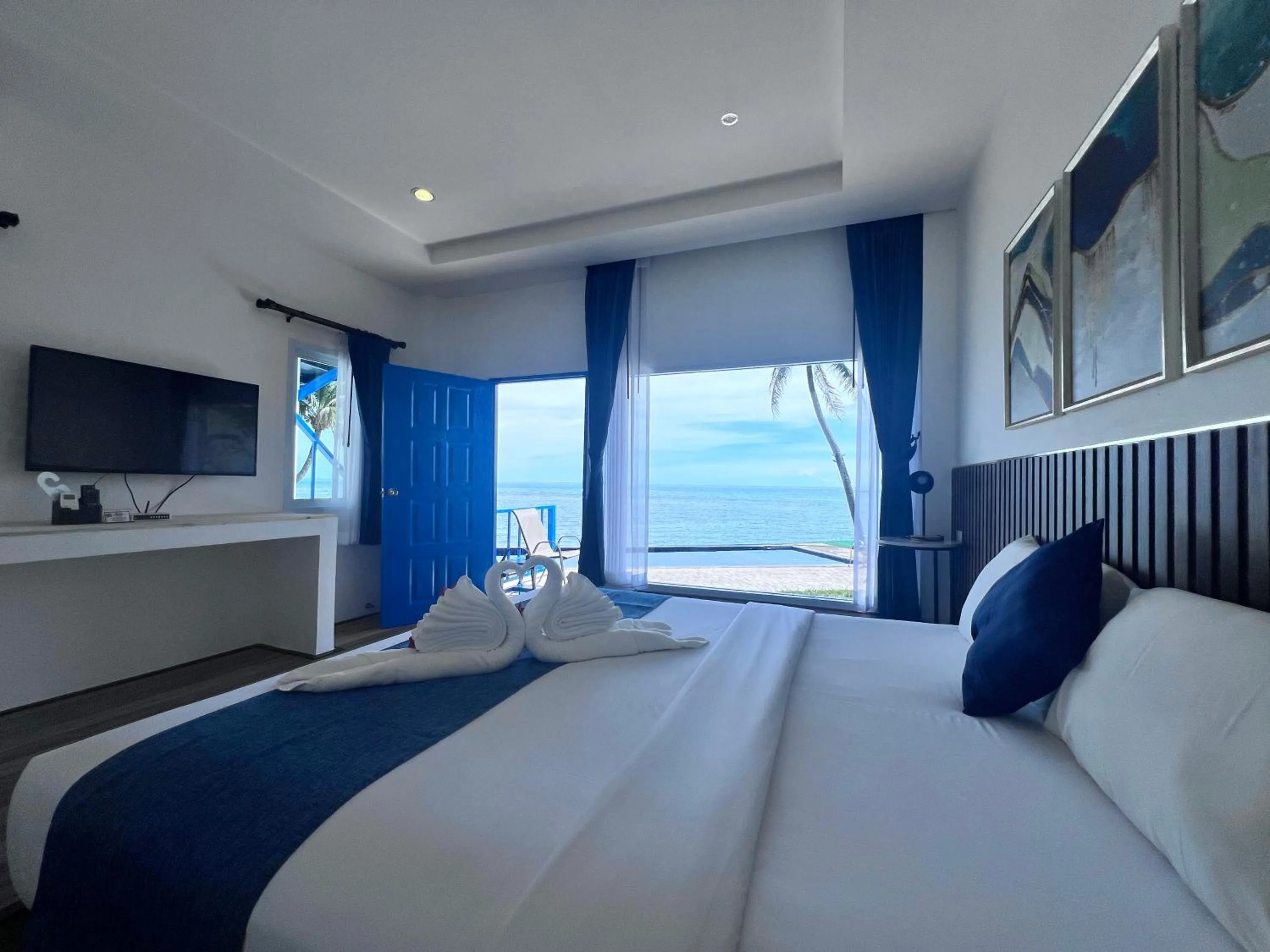 Bed in Three Trees Samui Resort - Sarocha Villa