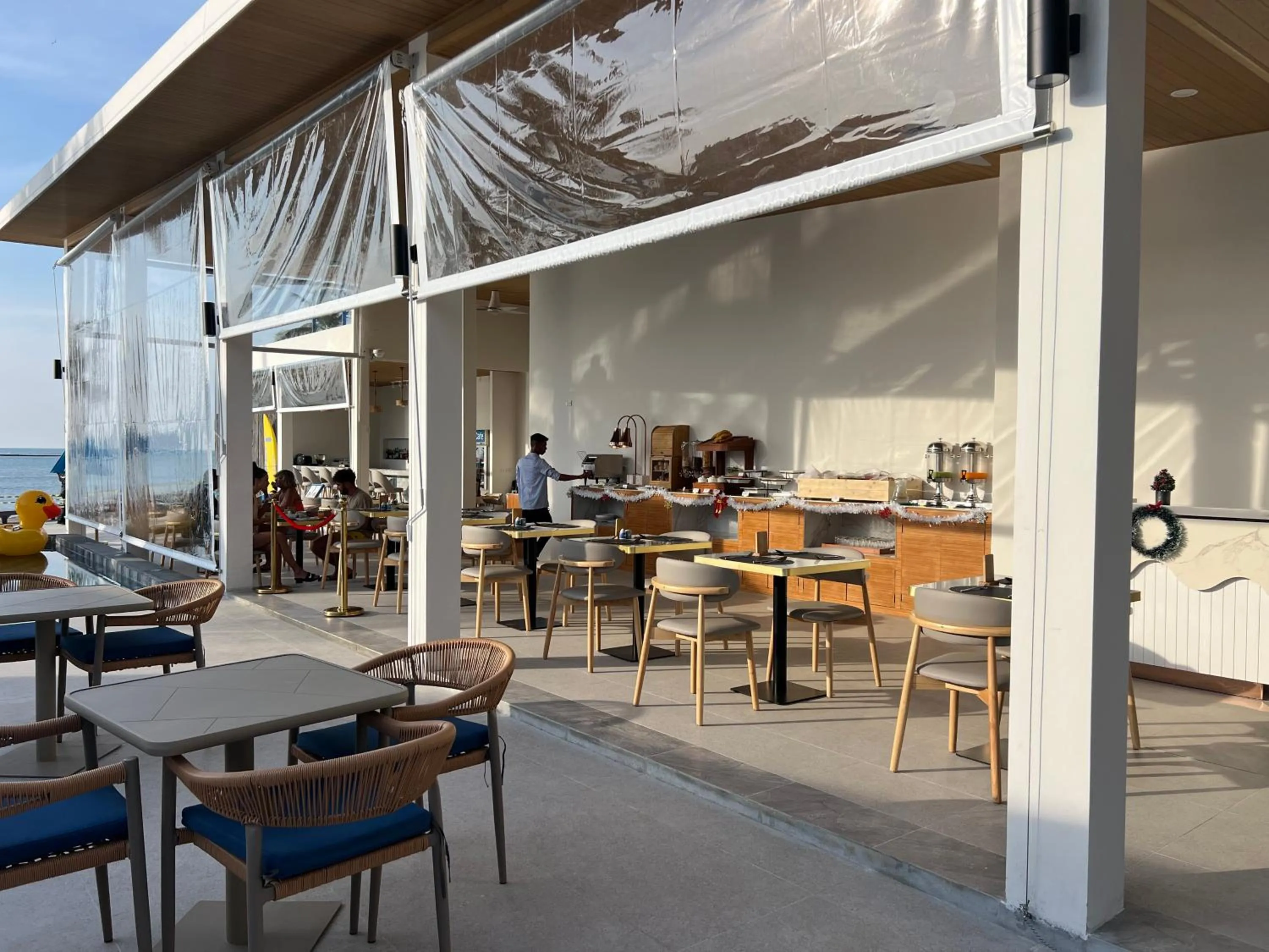 Restaurant/places to eat in Three Trees Samui Resort - Sarocha Villa