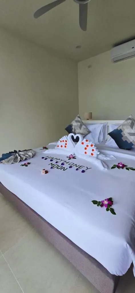 Bed in Three Trees Samui Resort - Sarocha Villa