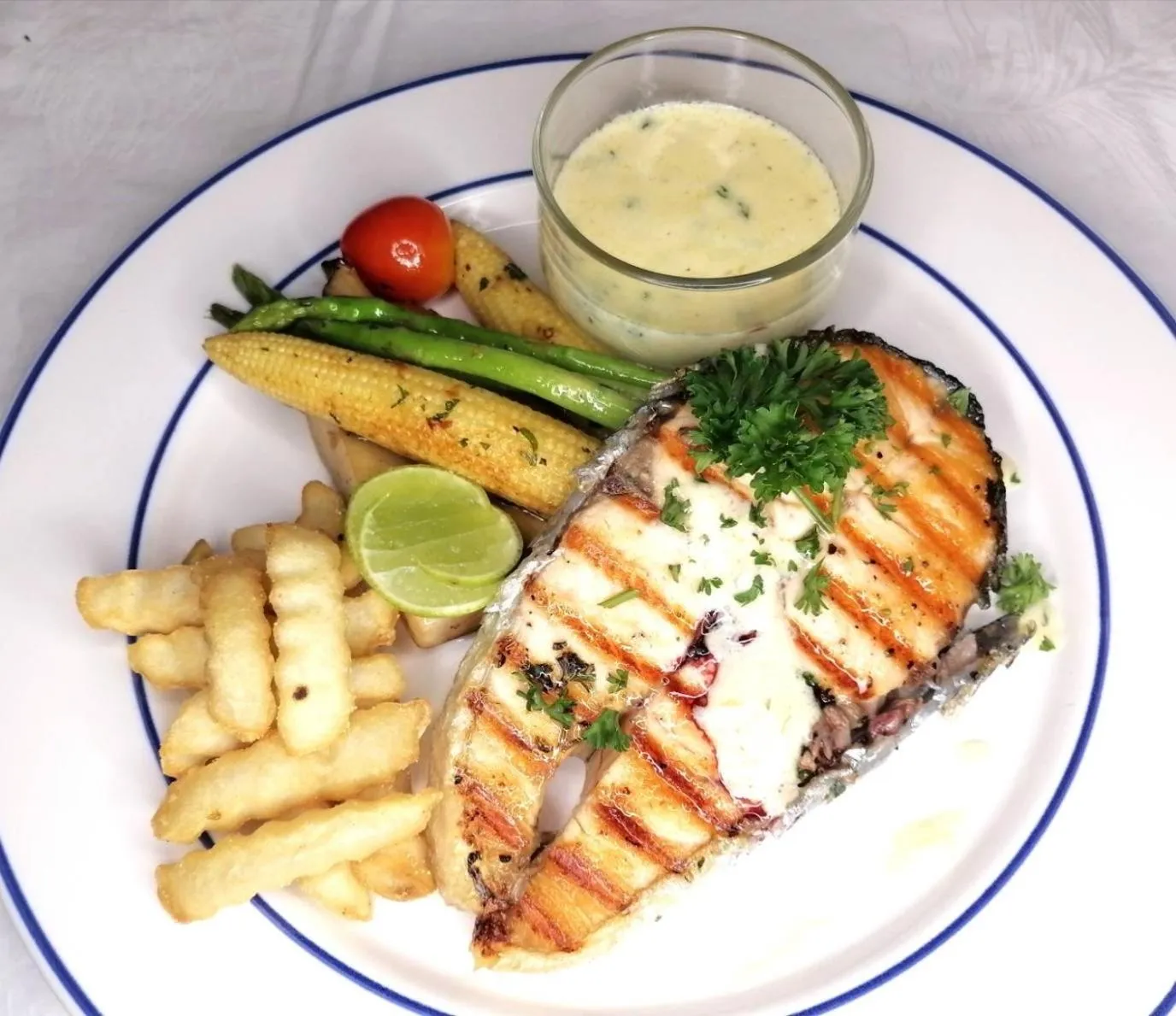 Food and drinks in Three Trees Samui Resort - Sarocha Villa