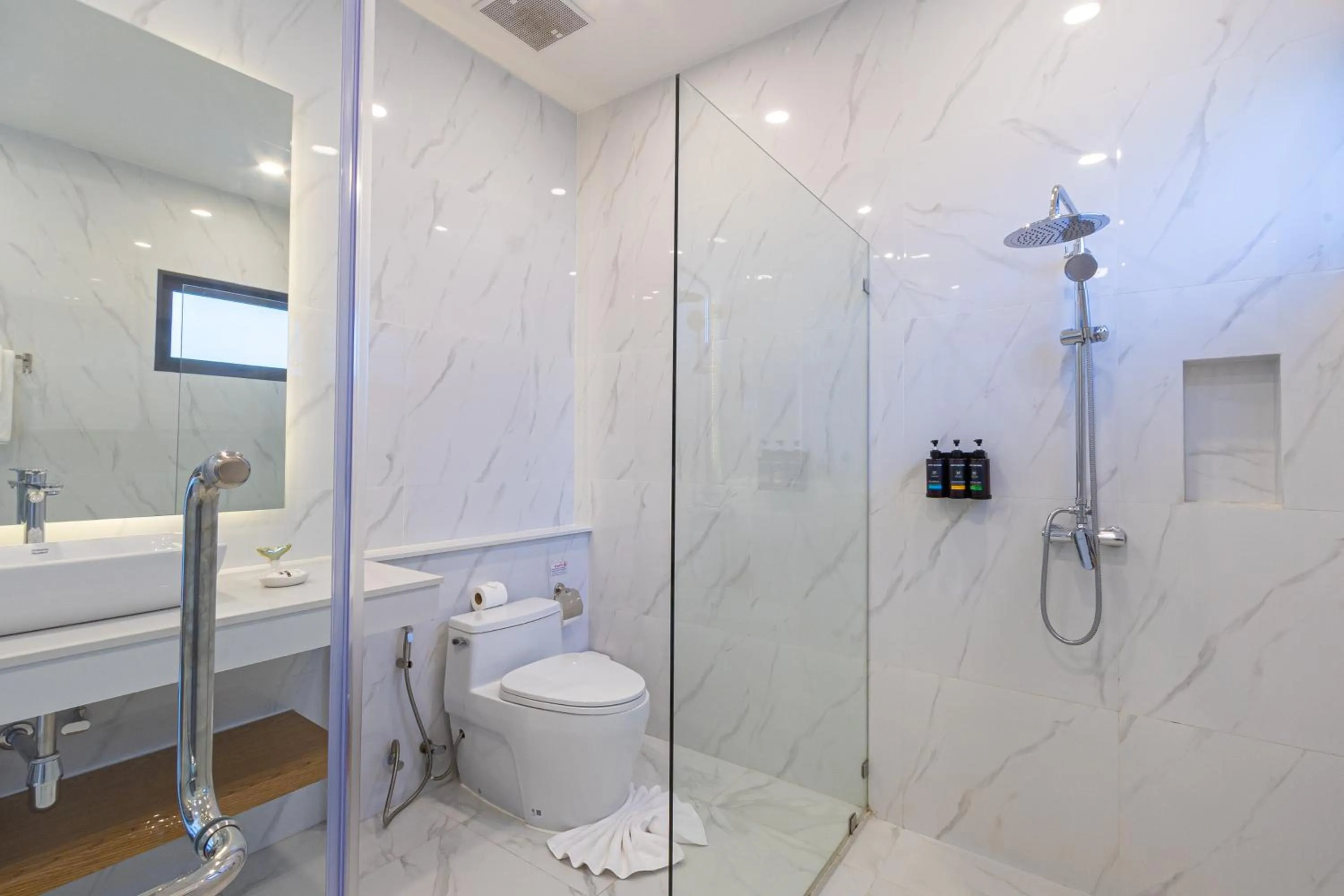 Bathroom in Three Trees Samui Resort - Sarocha Villa