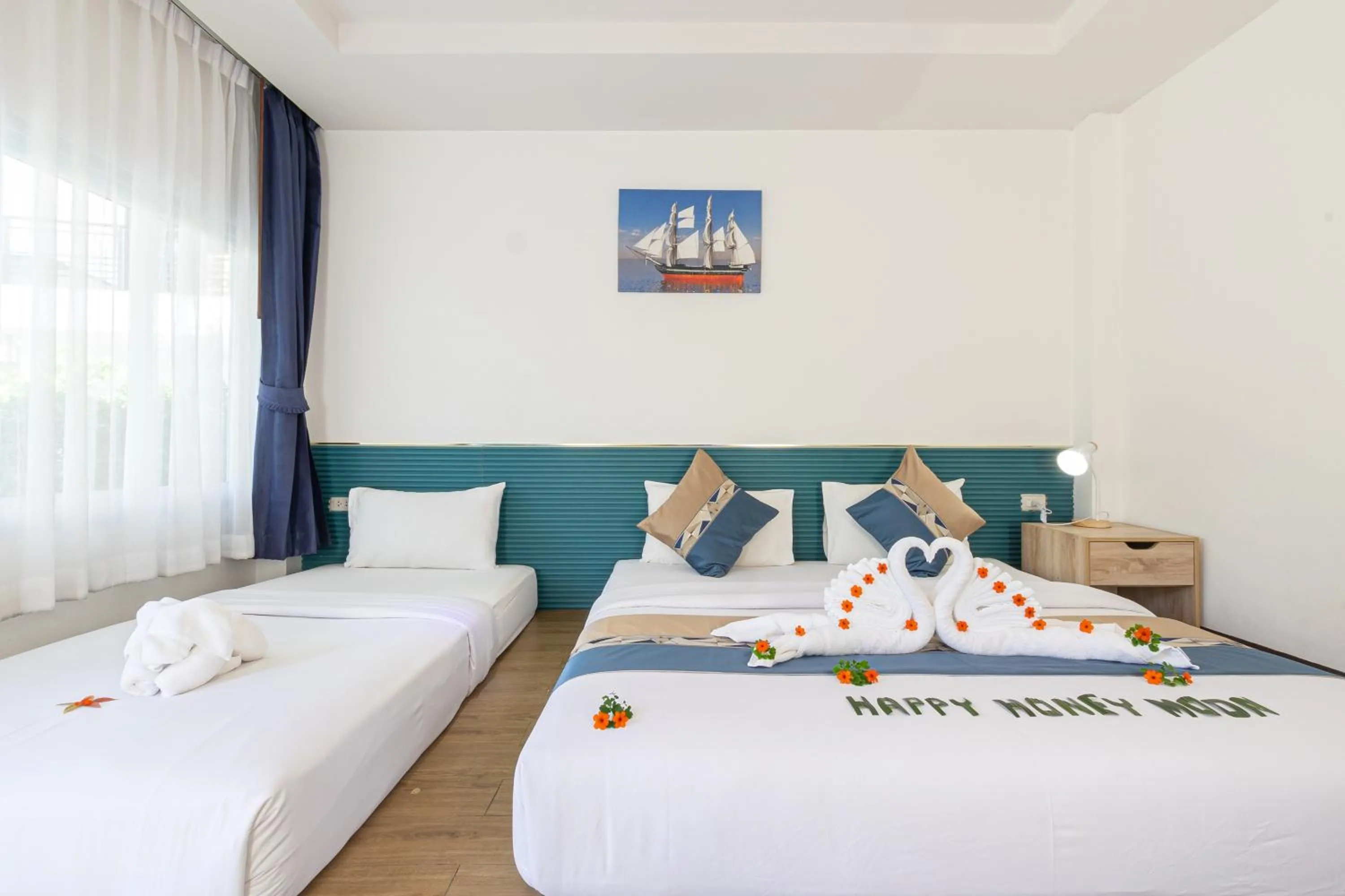 Bed in Three Trees Samui Resort - Sarocha Villa