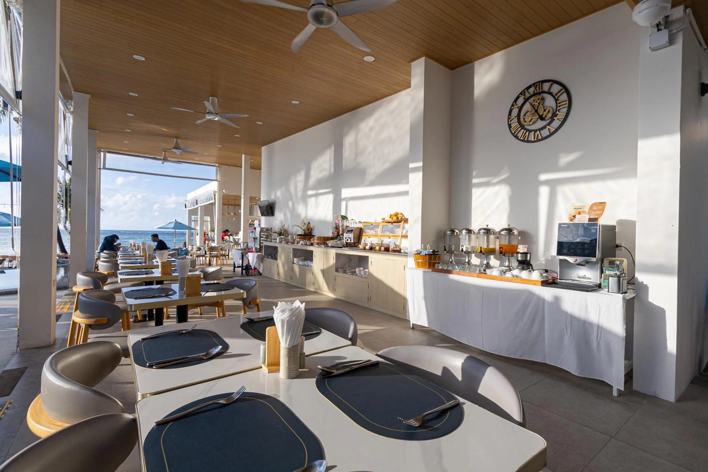 Restaurant/places to eat in Three Trees Samui Resort - Sarocha Villa