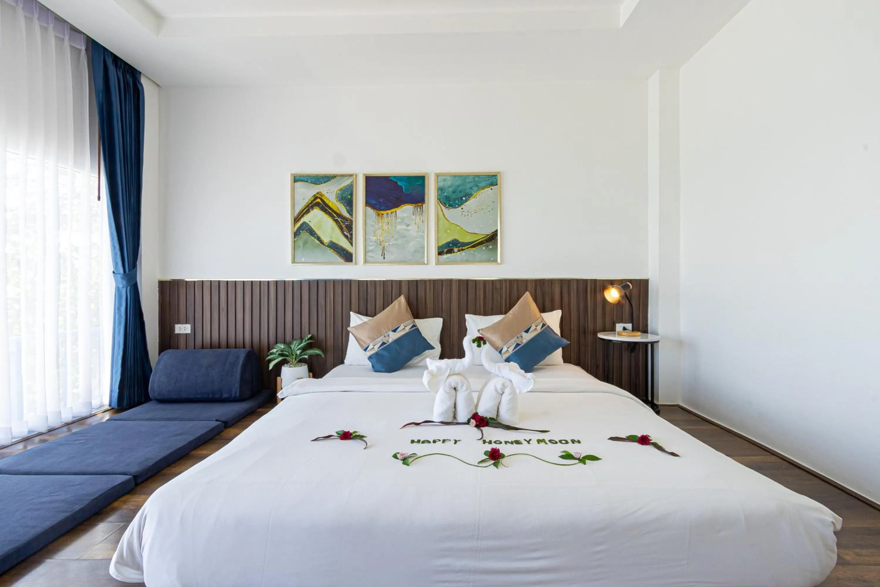 Bed in Three Trees Samui Resort - Sarocha Villa