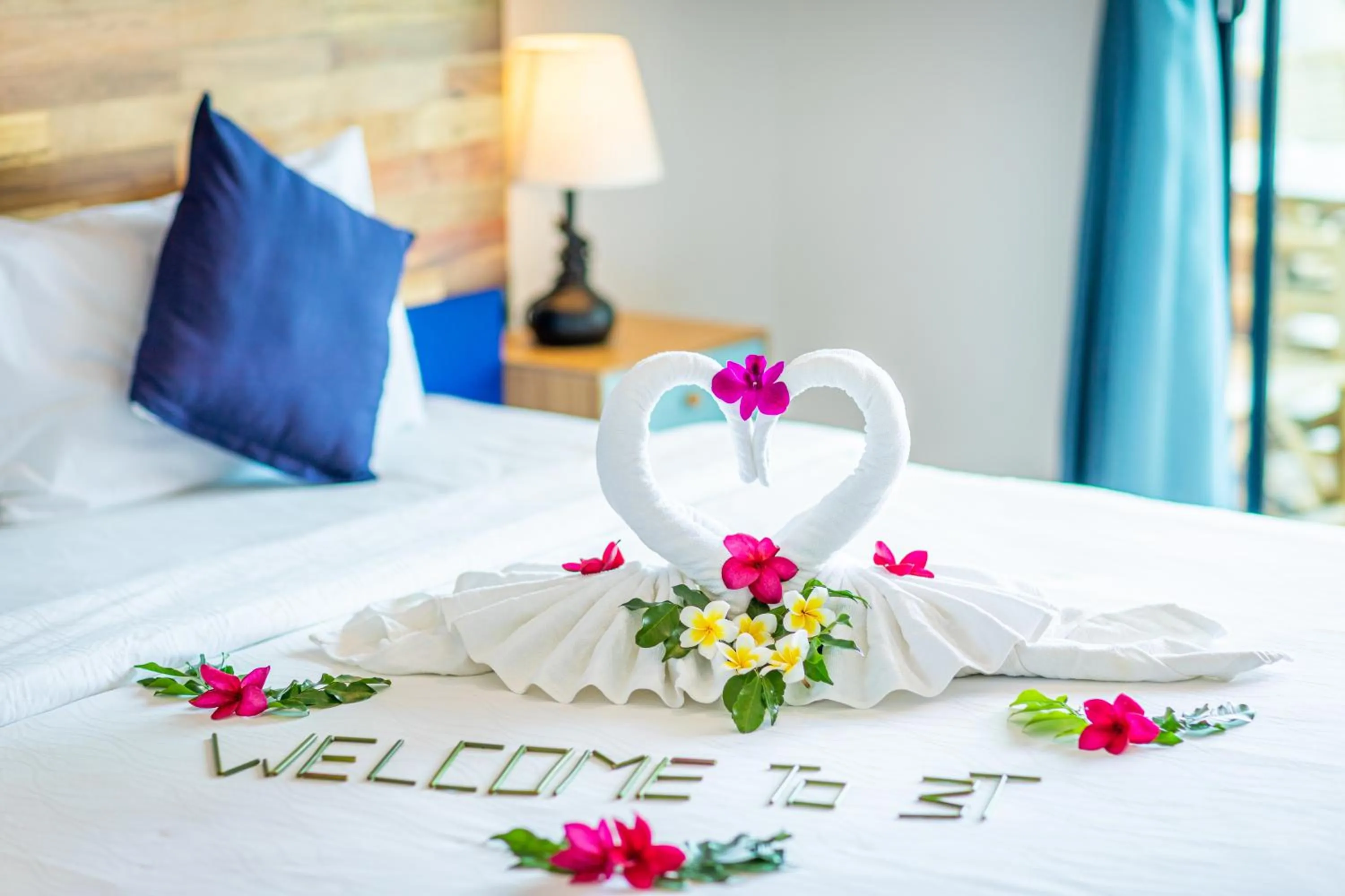 Bed in Three Trees Samui Resort - Sarocha Villa