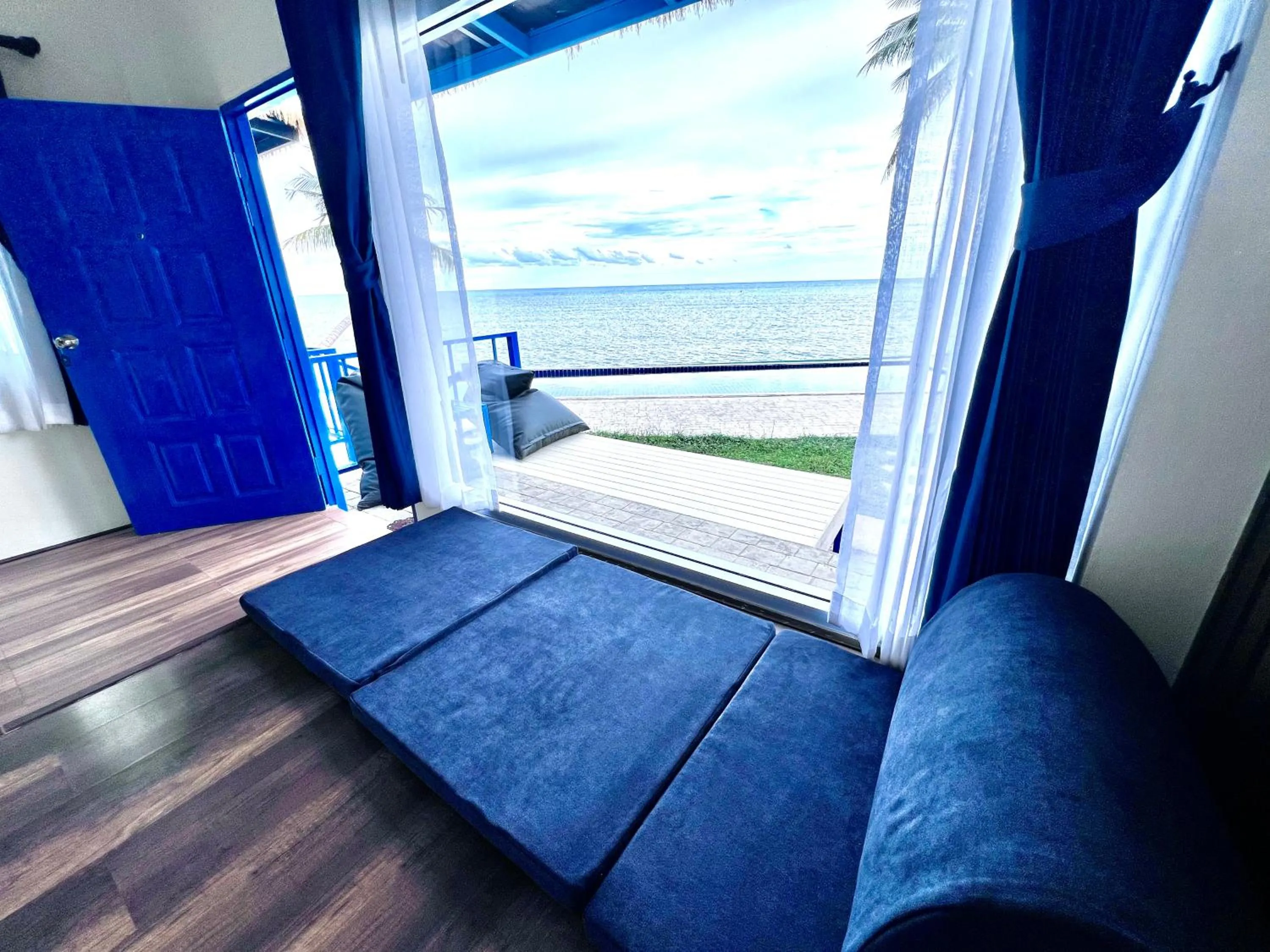 Seating area in Three Trees Samui Resort - Sarocha Villa