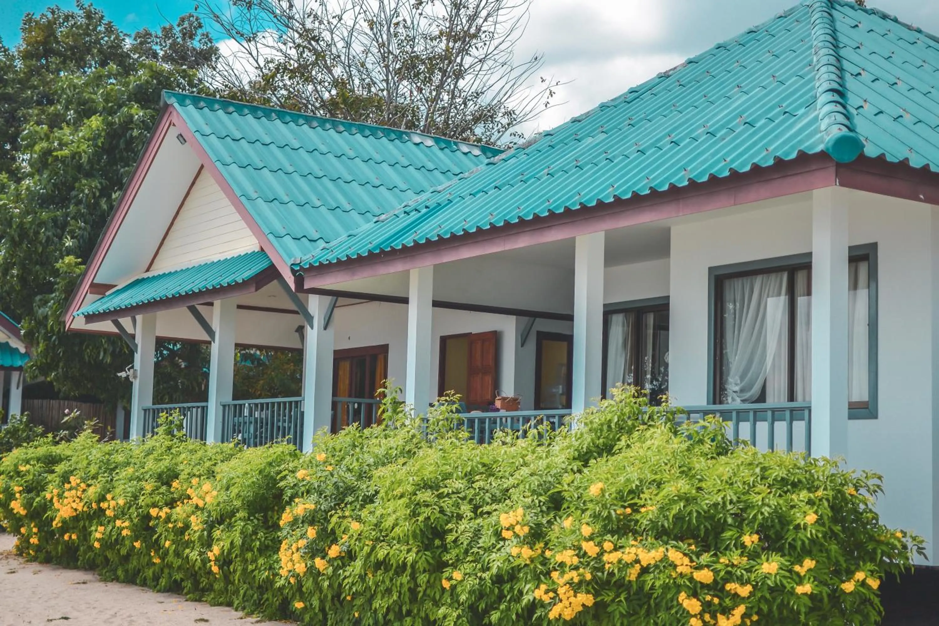 Property building in Three Trees Samui Resort - Sarocha Villa