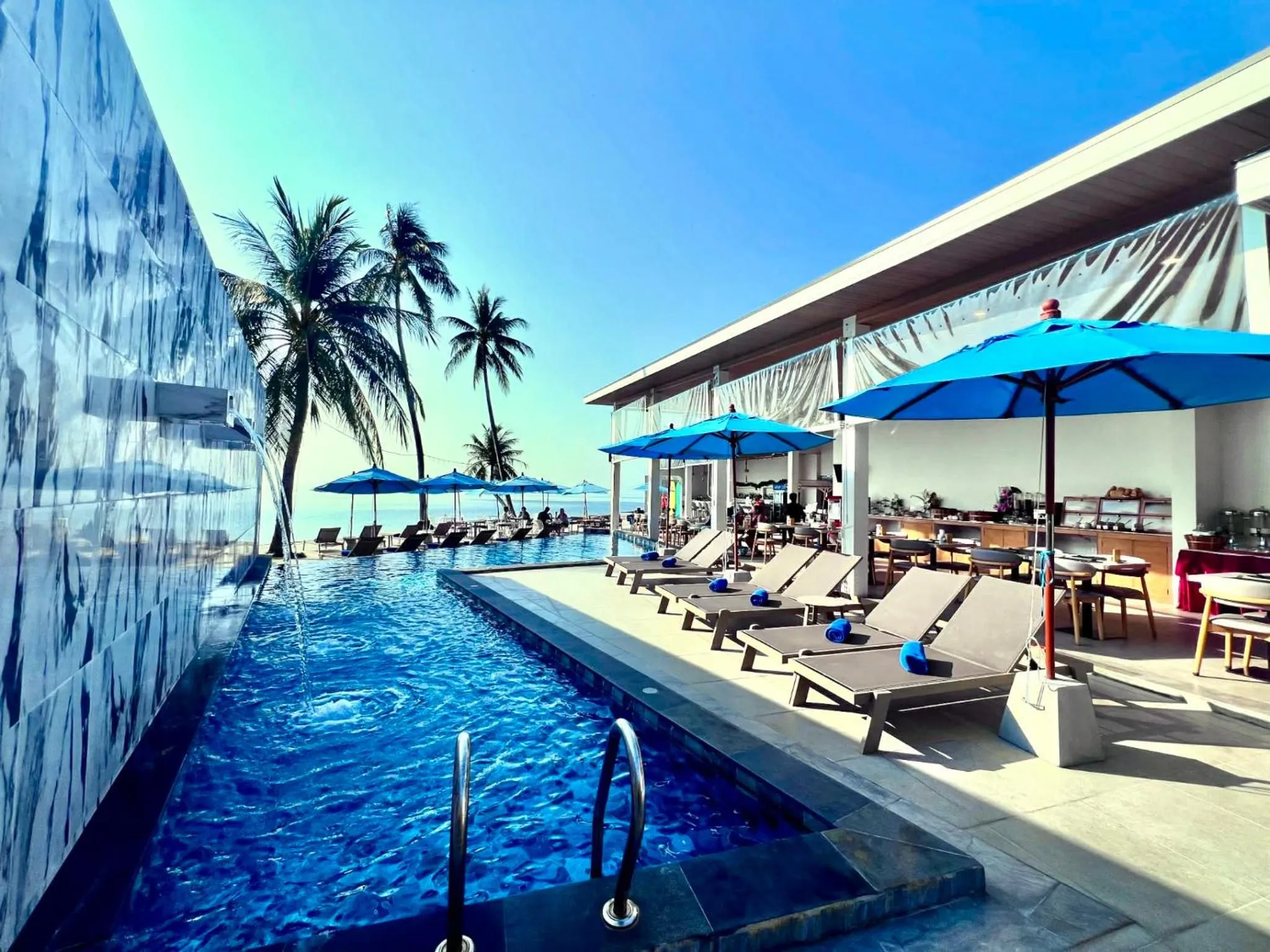 Swimming pool in Three Trees Samui Resort - Sarocha Villa