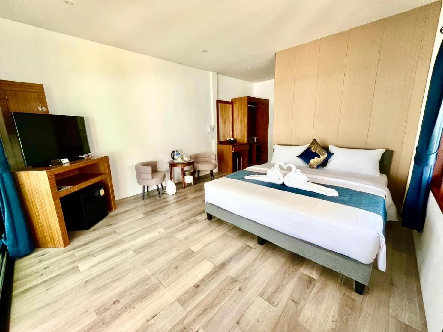 Bedroom, Bed in Three Trees Samui Resort - Sarocha Villa