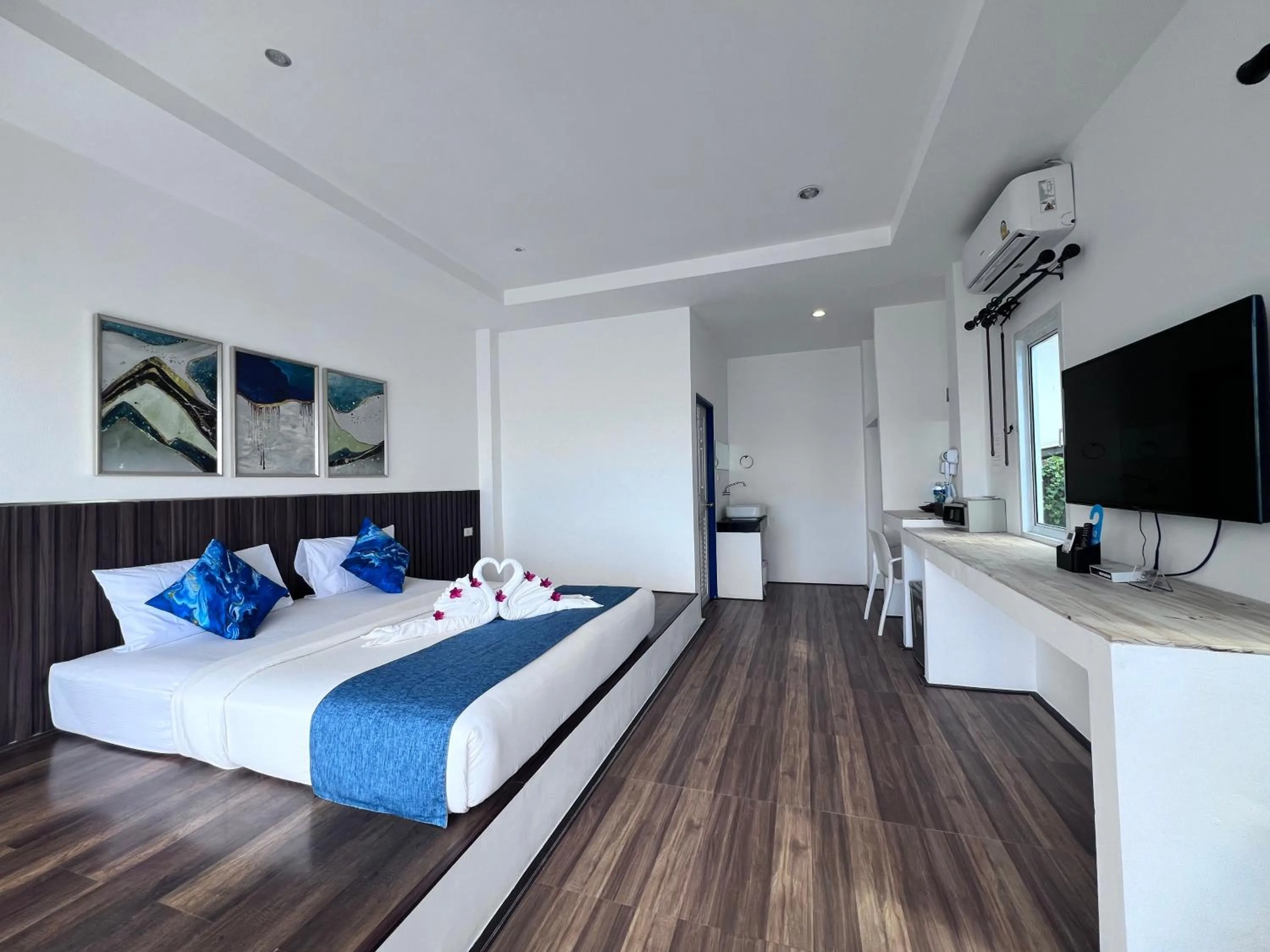 Bed in Three Trees Samui Resort - Sarocha Villa