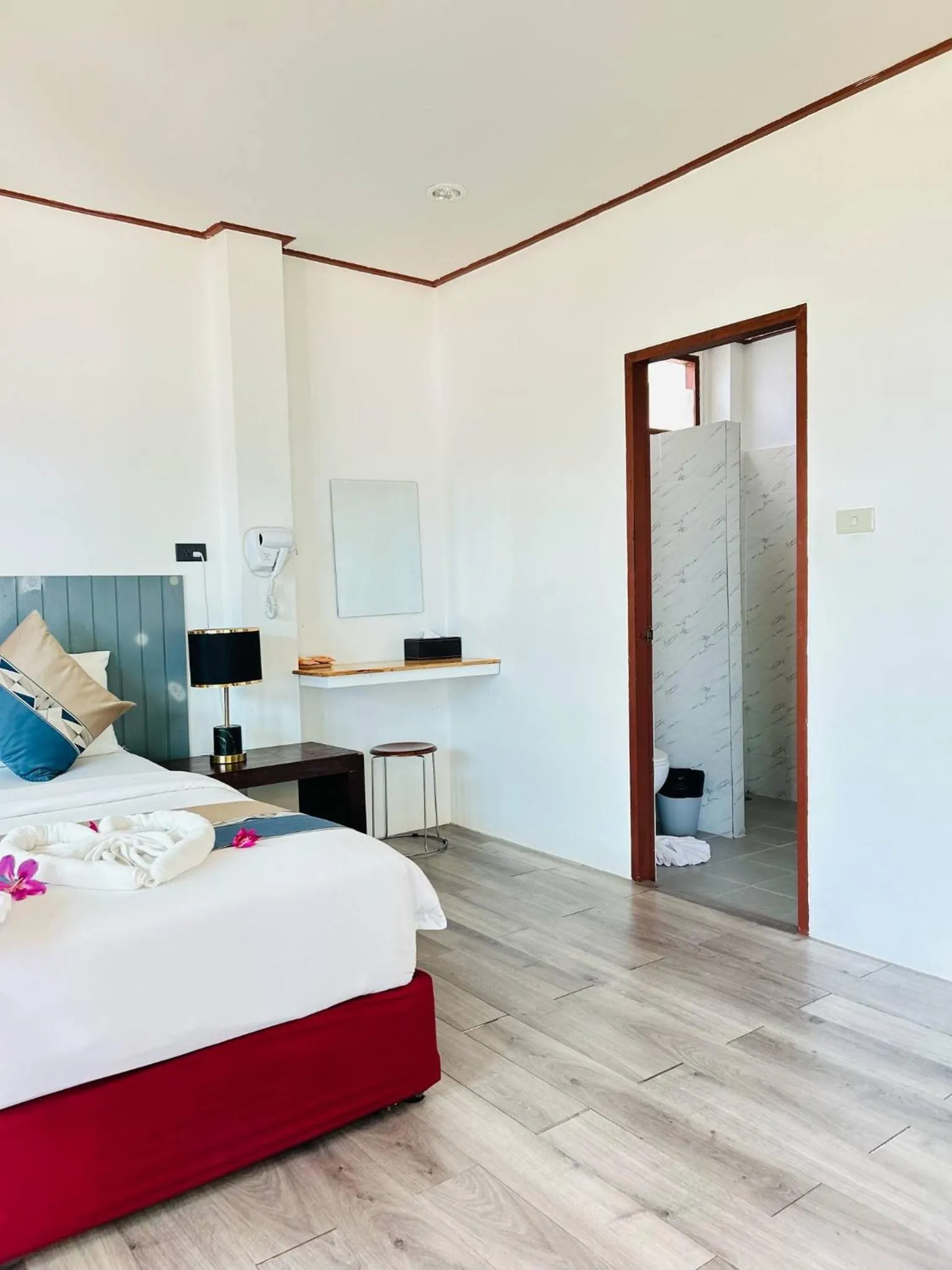 Bed in Three Trees Samui Resort - Sarocha Villa