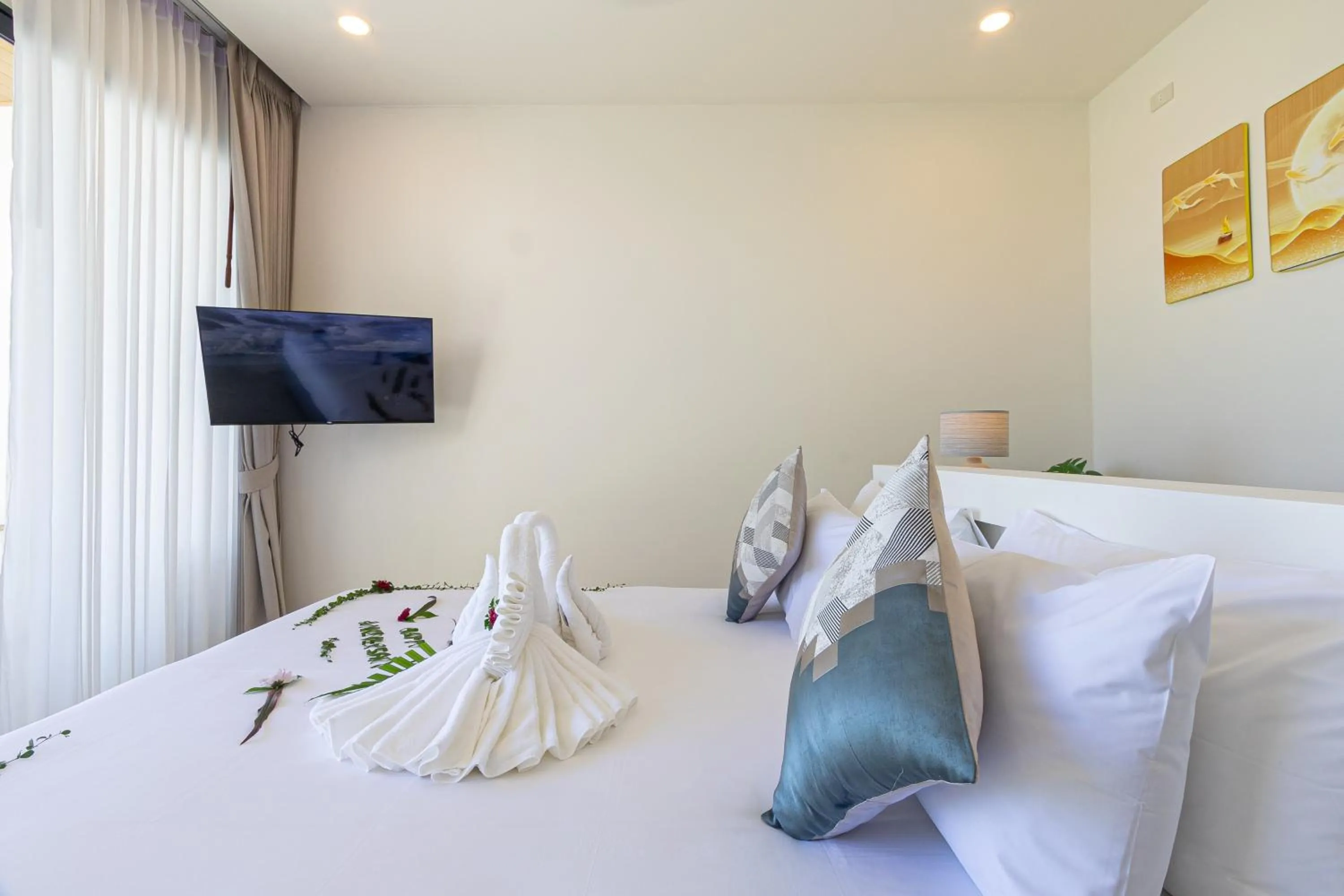 Bed in Three Trees Samui Resort - Sarocha Villa