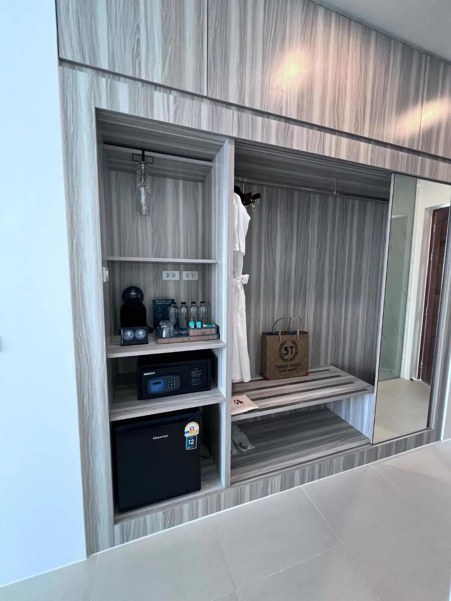 Photo of the whole room, Bed in Three Trees Samui Resort - Sarocha Villa