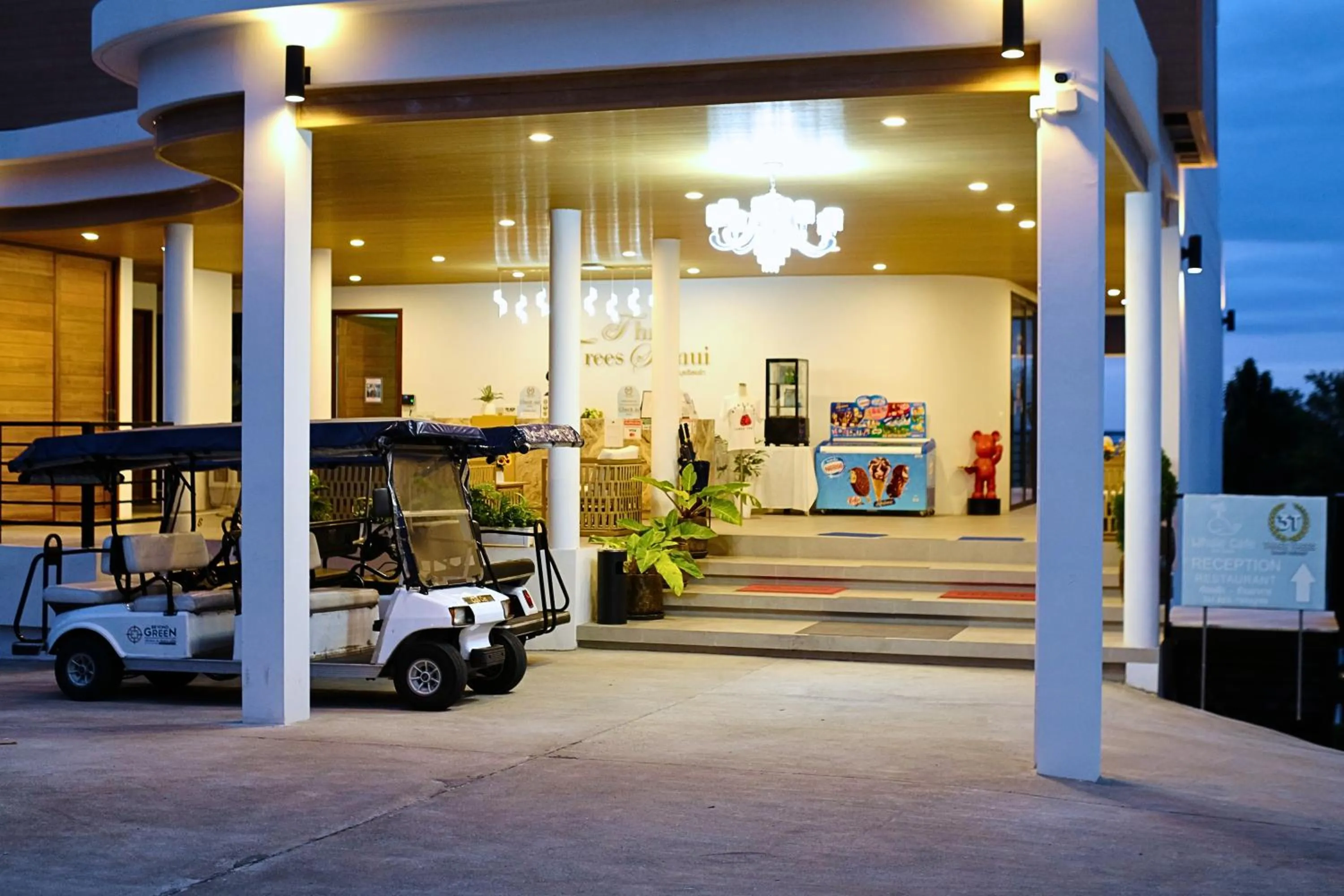 Lobby or reception in Three Trees Samui Resort - Sarocha Villa