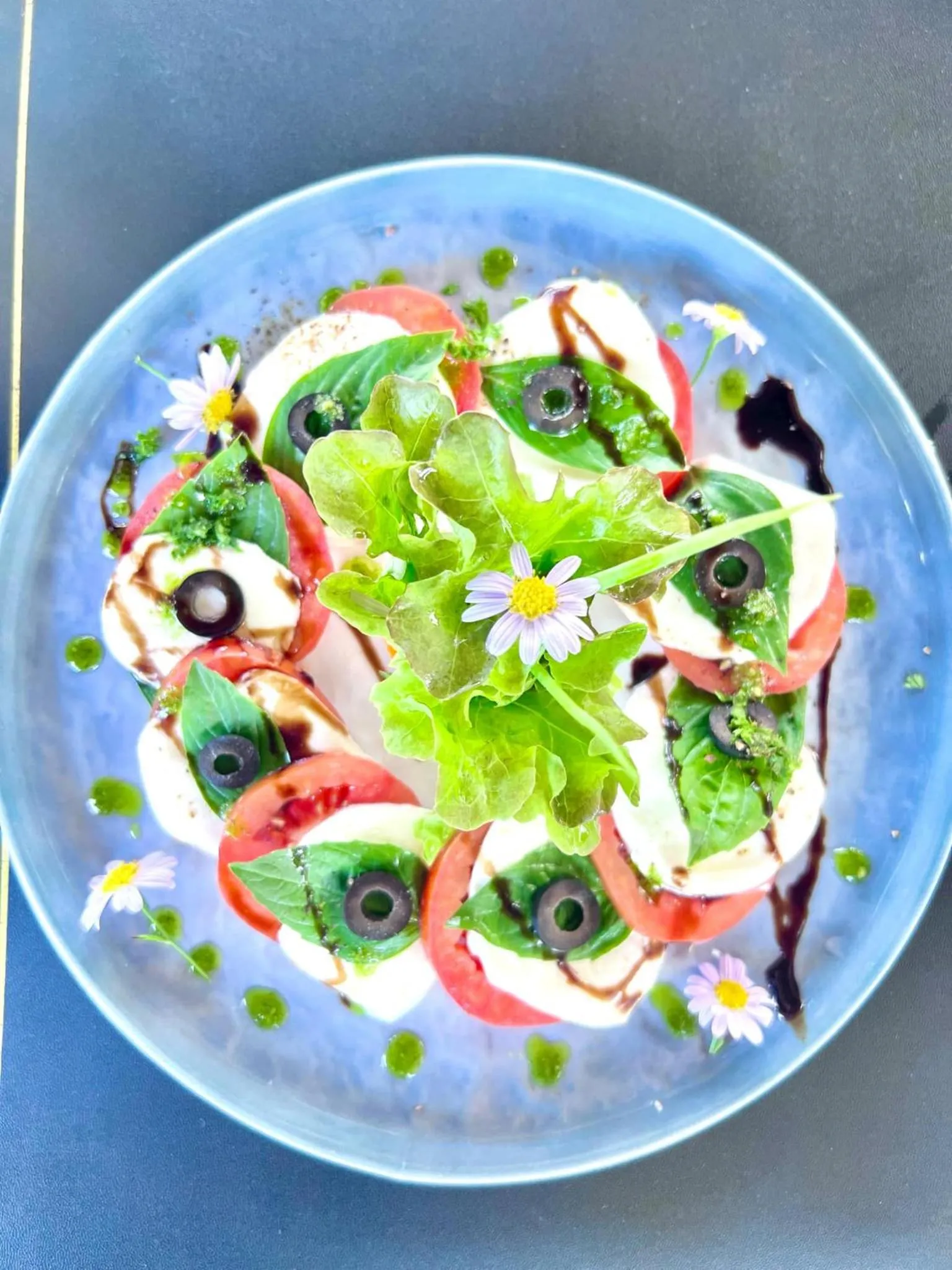 Restaurant/places to eat in Three Trees Samui Resort - Sarocha Villa