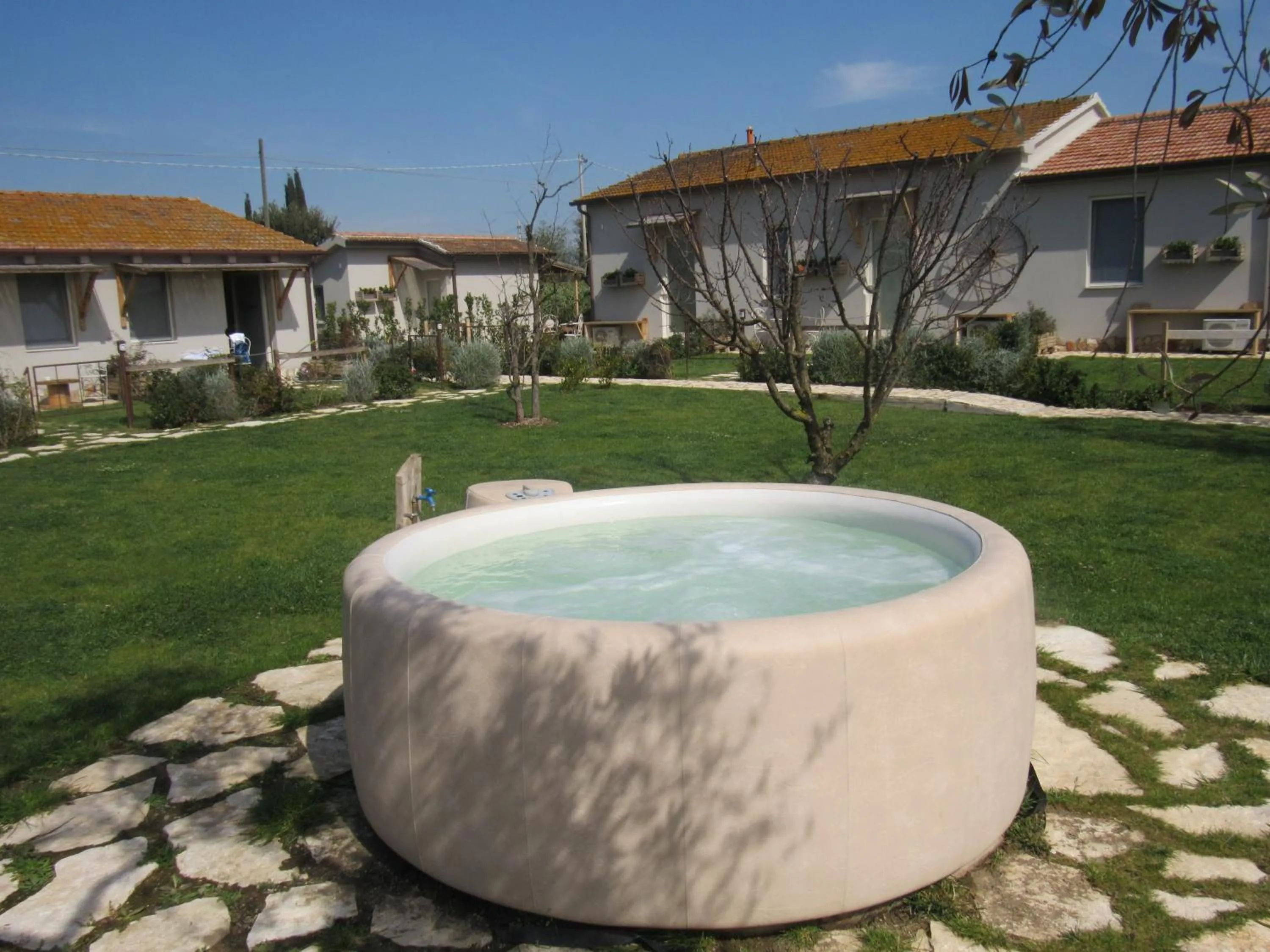 Hot Tub in Agriturismo Sweet Cottage