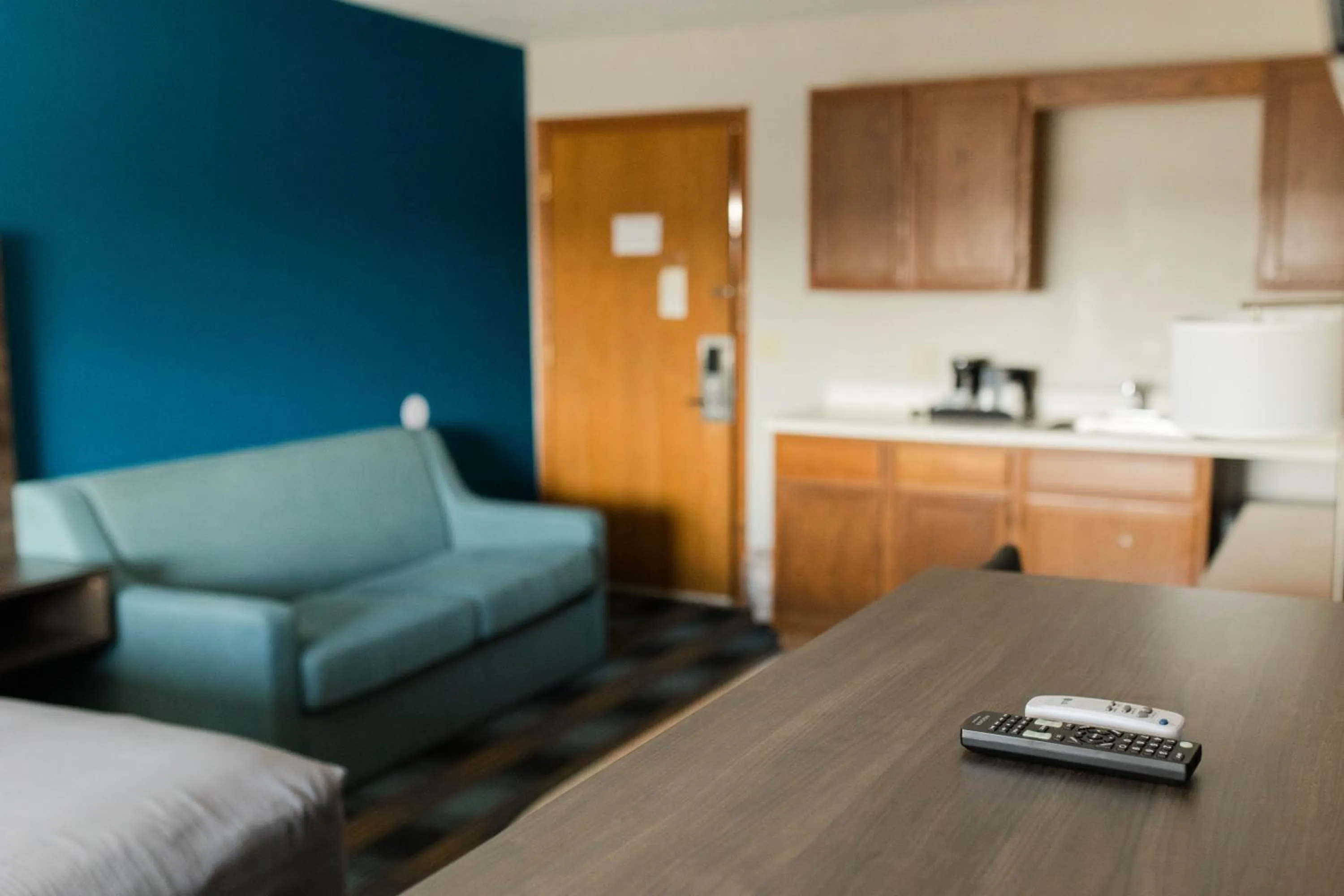 Seating area, Bed in Travelodge by Wyndham Escanaba