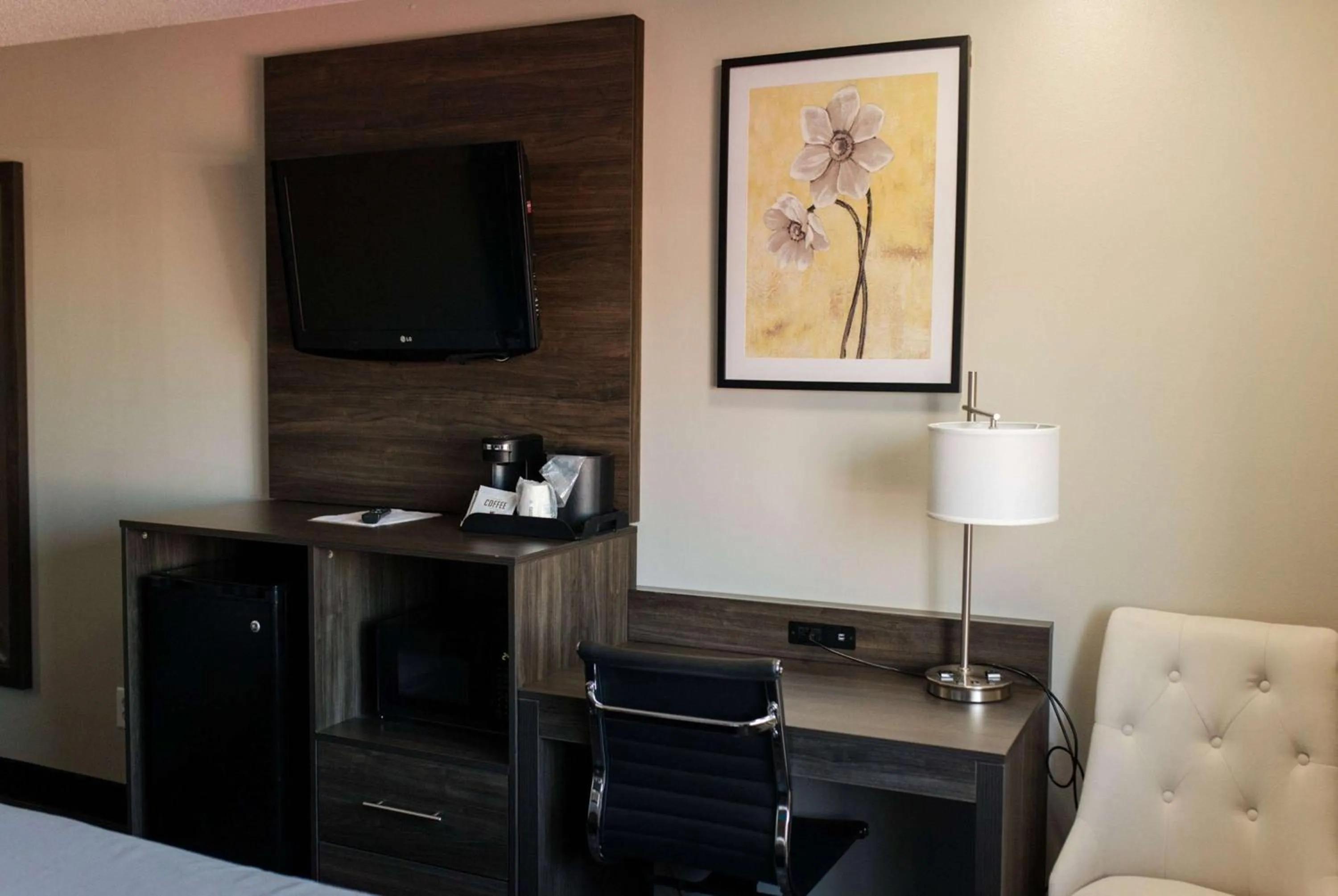 Photo of the whole room in Travelodge by Wyndham Escanaba