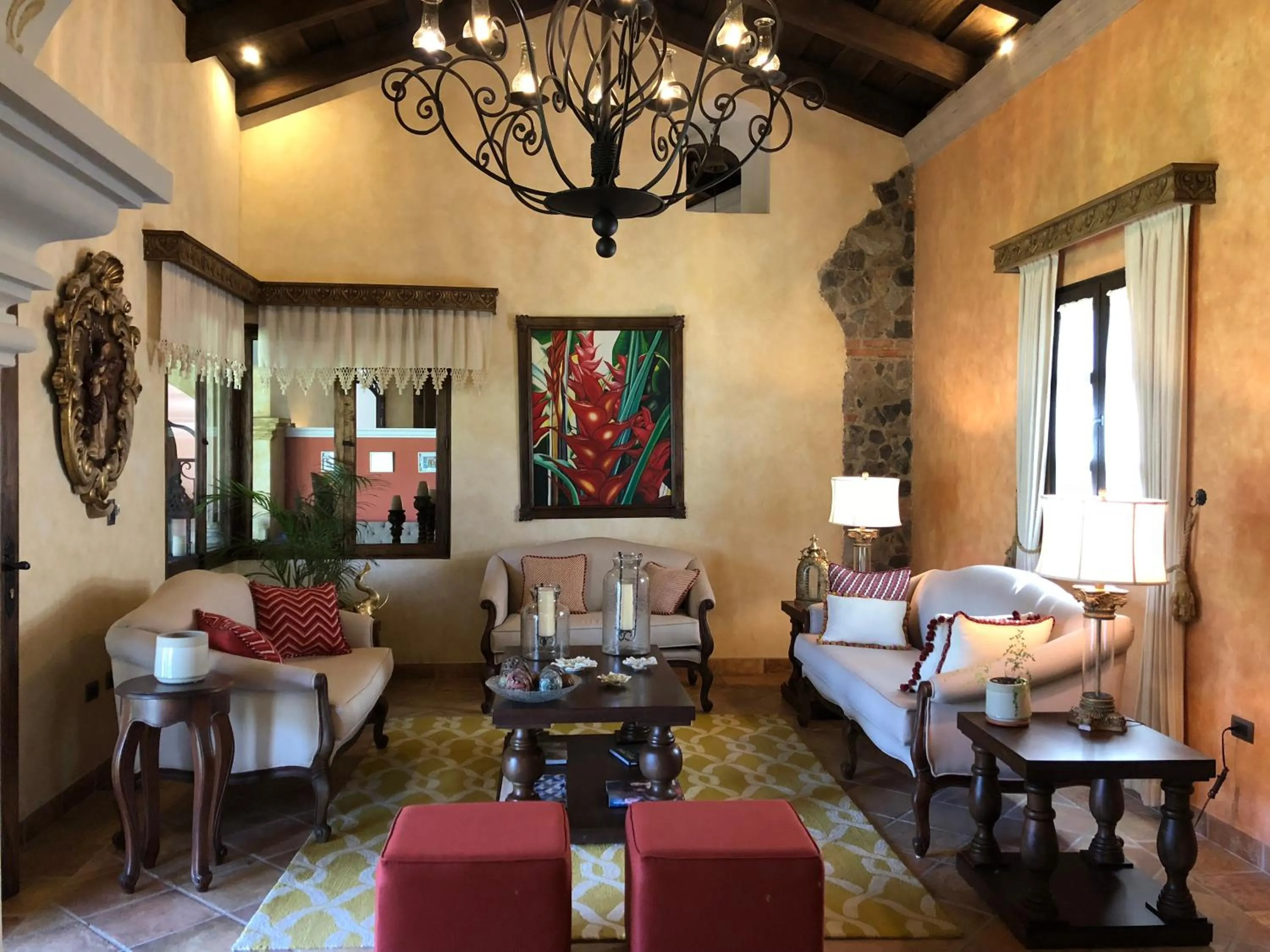 Communal lounge/ TV room in Casa Faustina Boutique Hotel