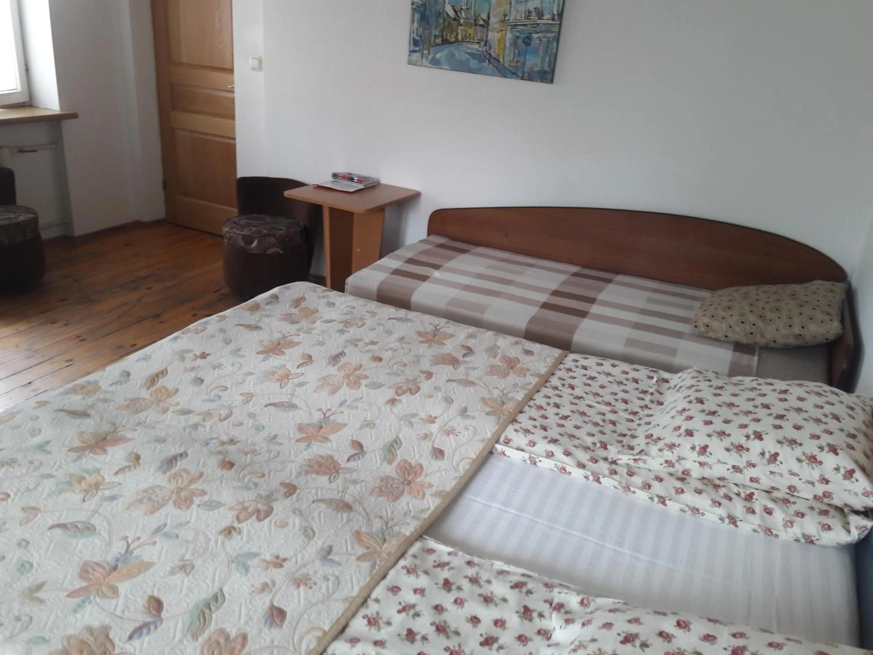 Photo of the whole room, Bed in Family