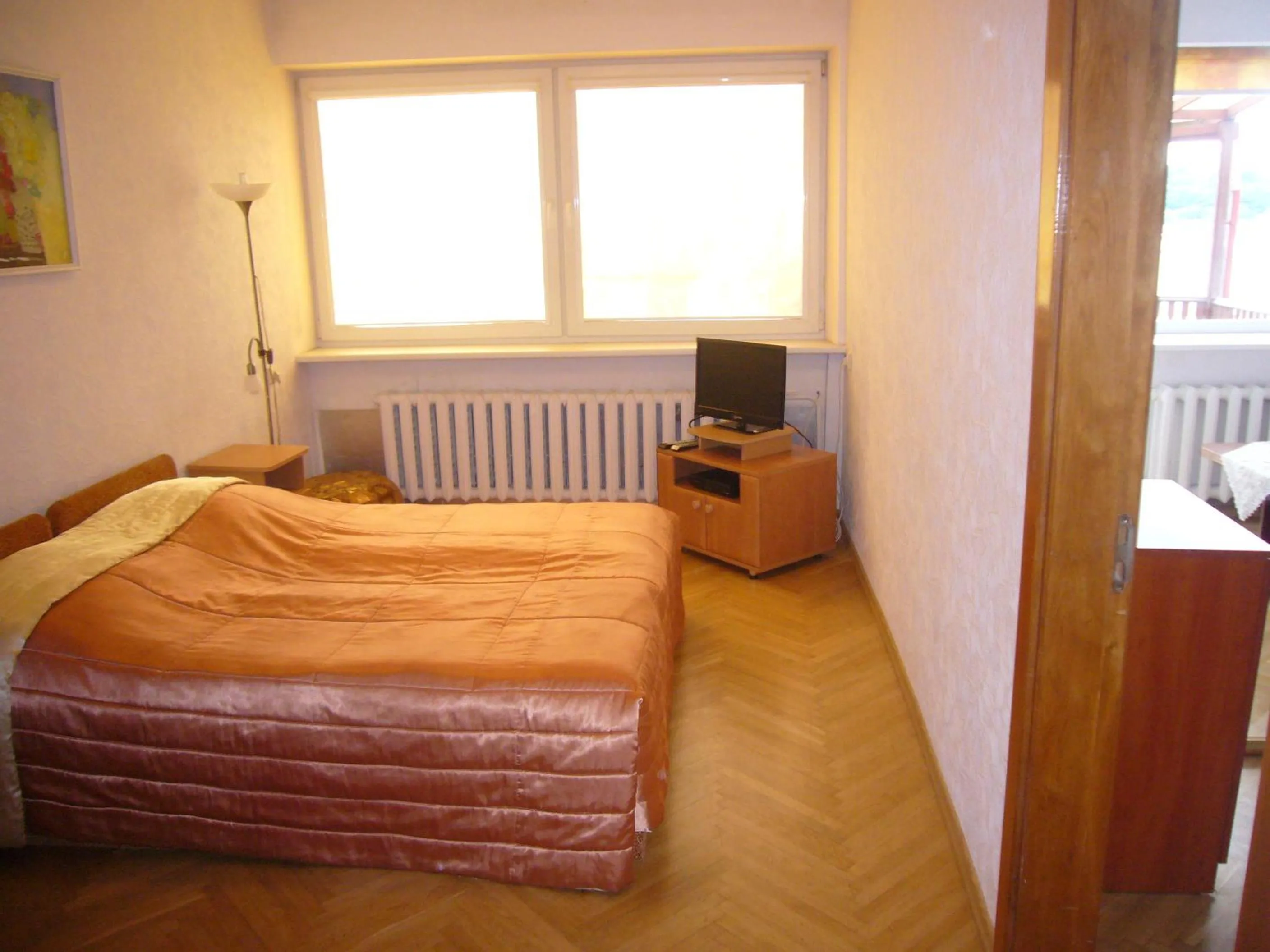 Photo of the whole room, Bed in Family