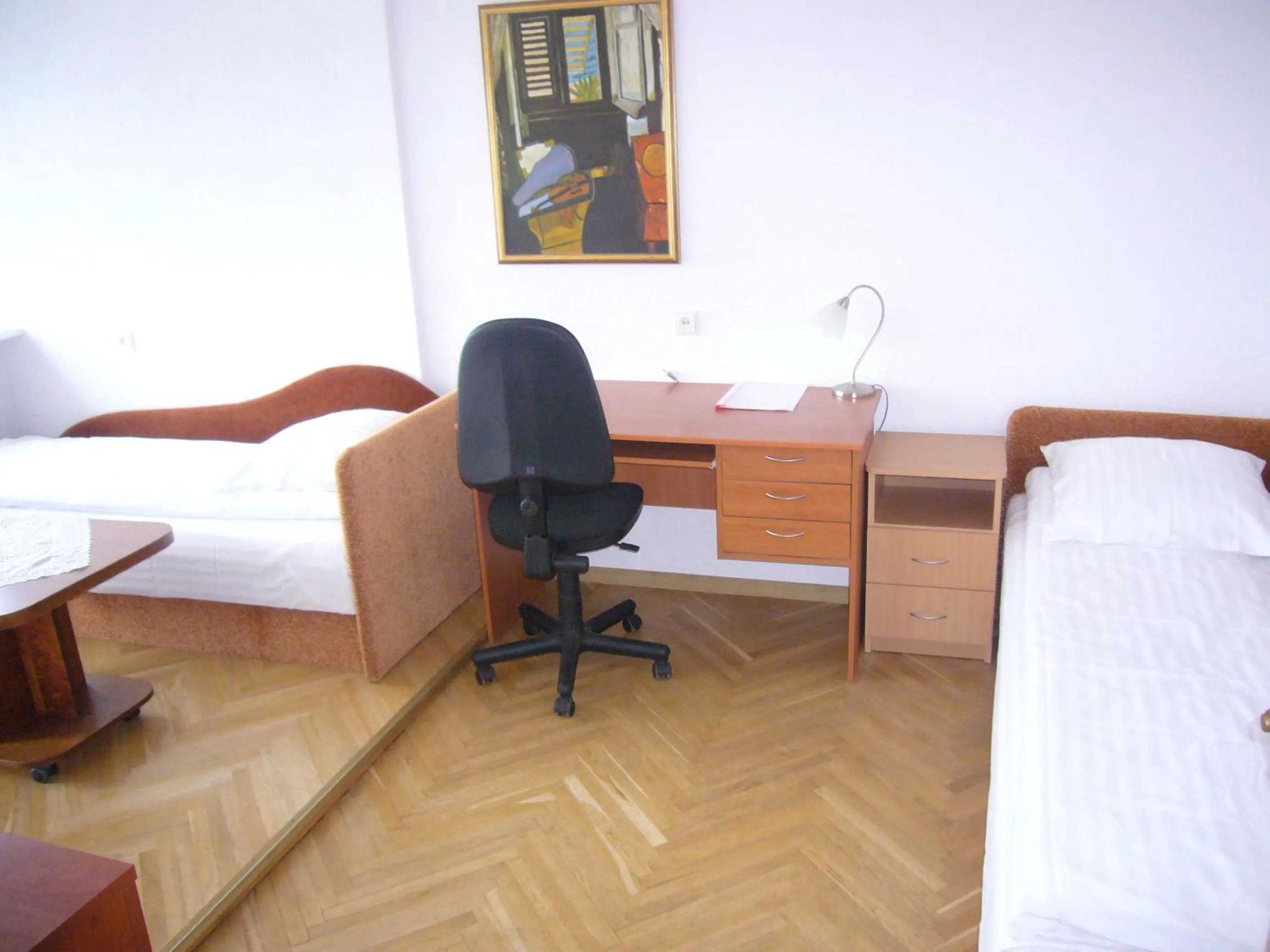 Bedroom, Bed in Family