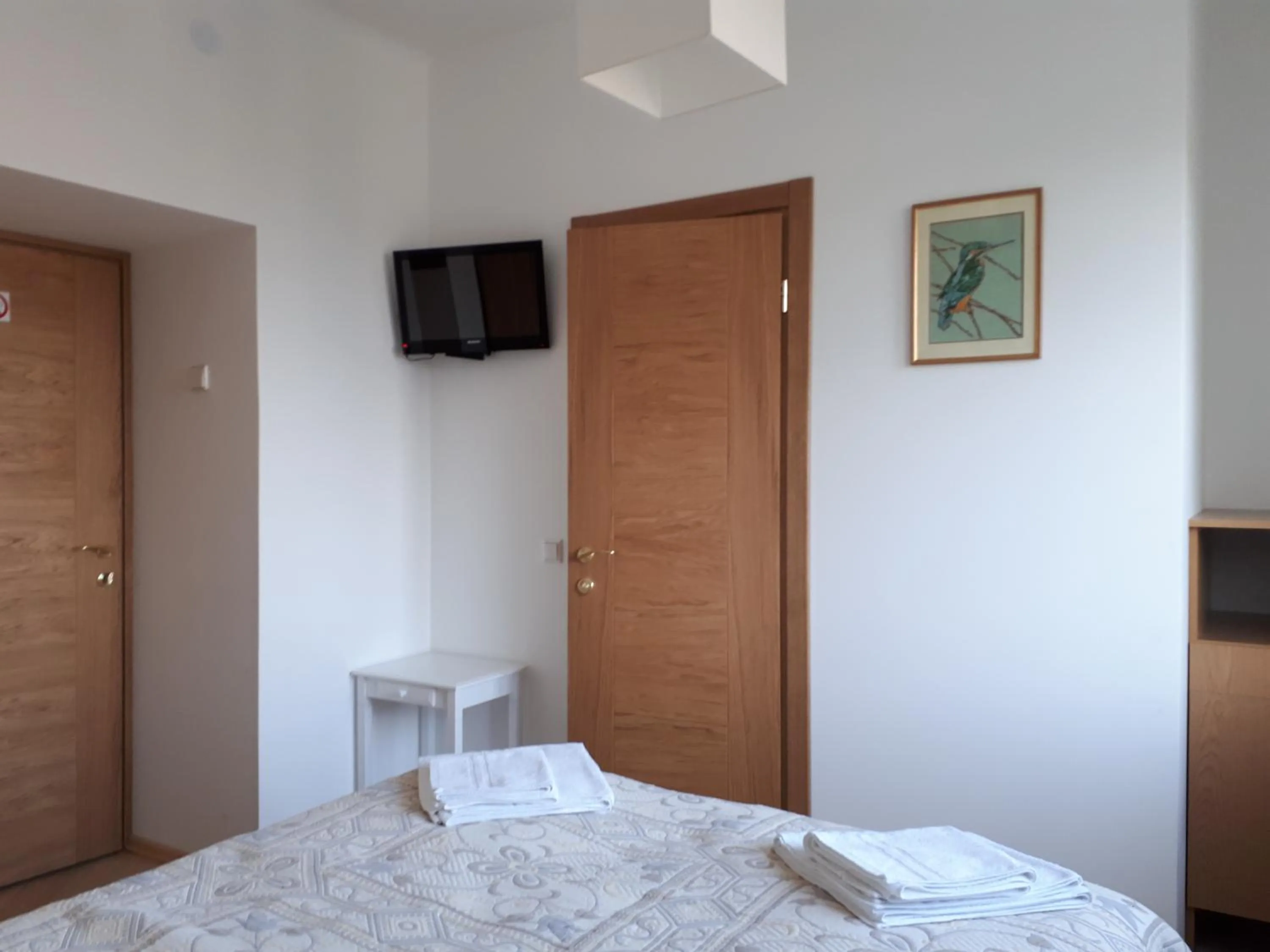 Photo of the whole room, Bed in Family