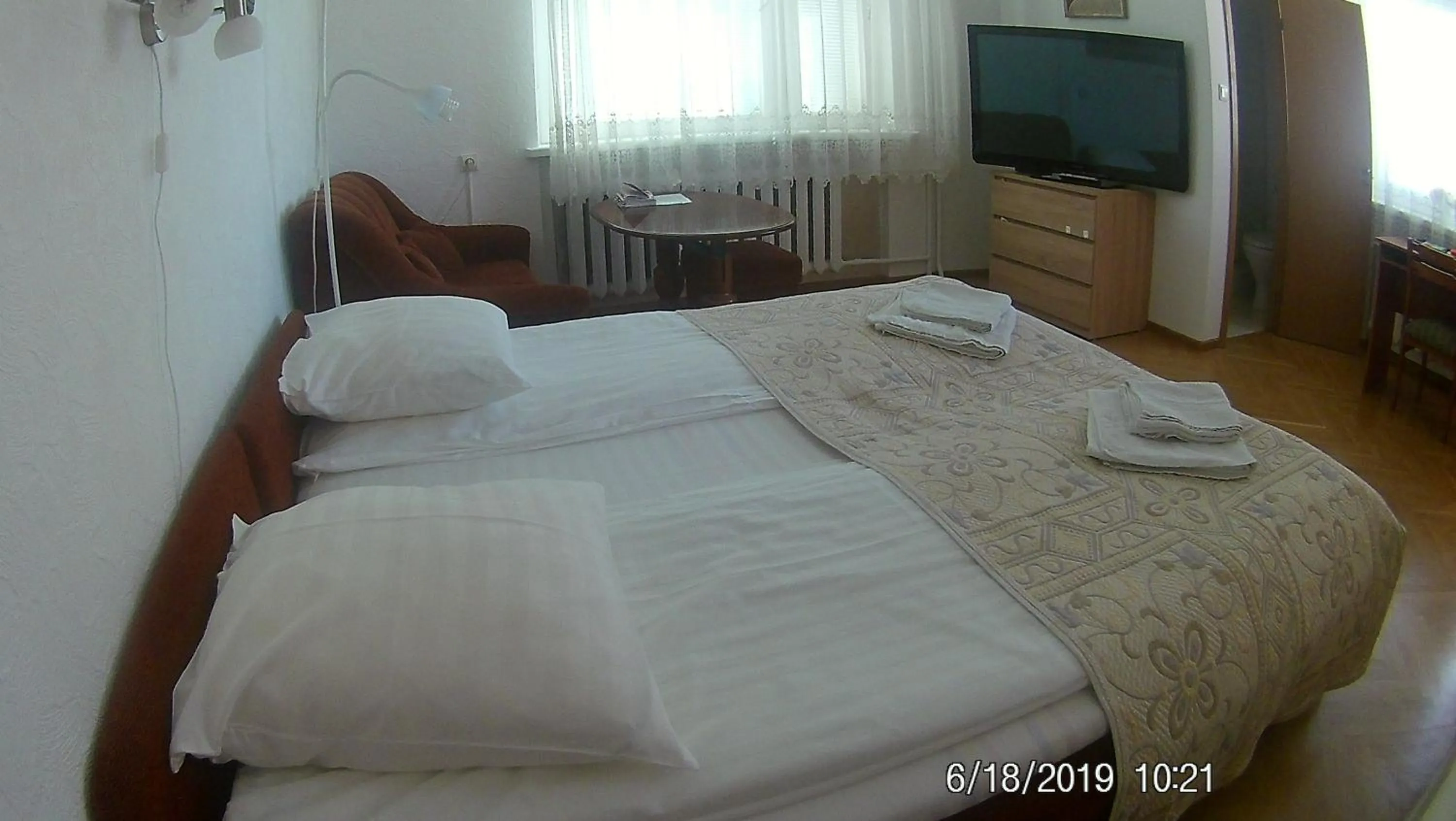 Photo of the whole room, Bed in Family
