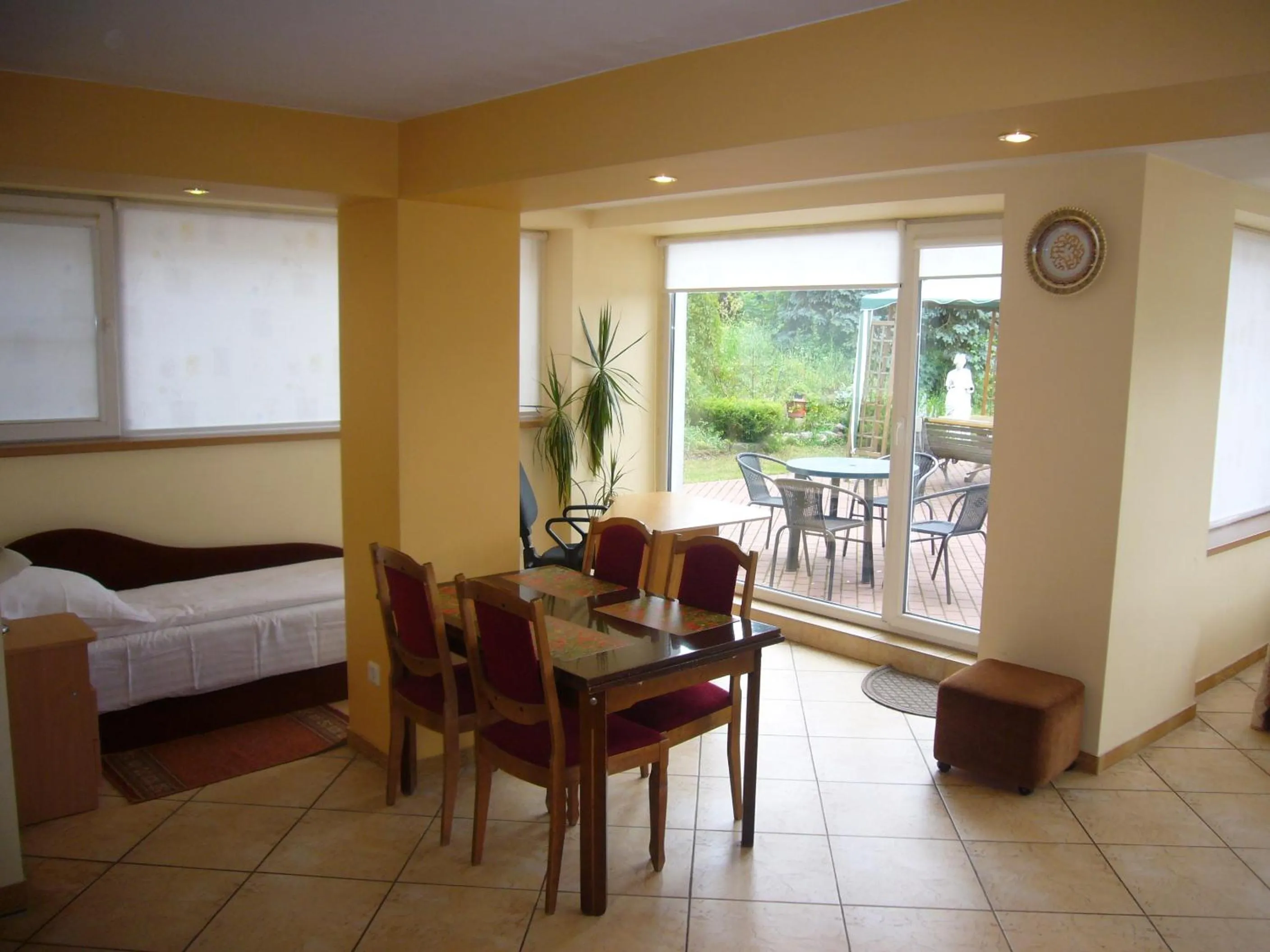 Living room, Bed in Family