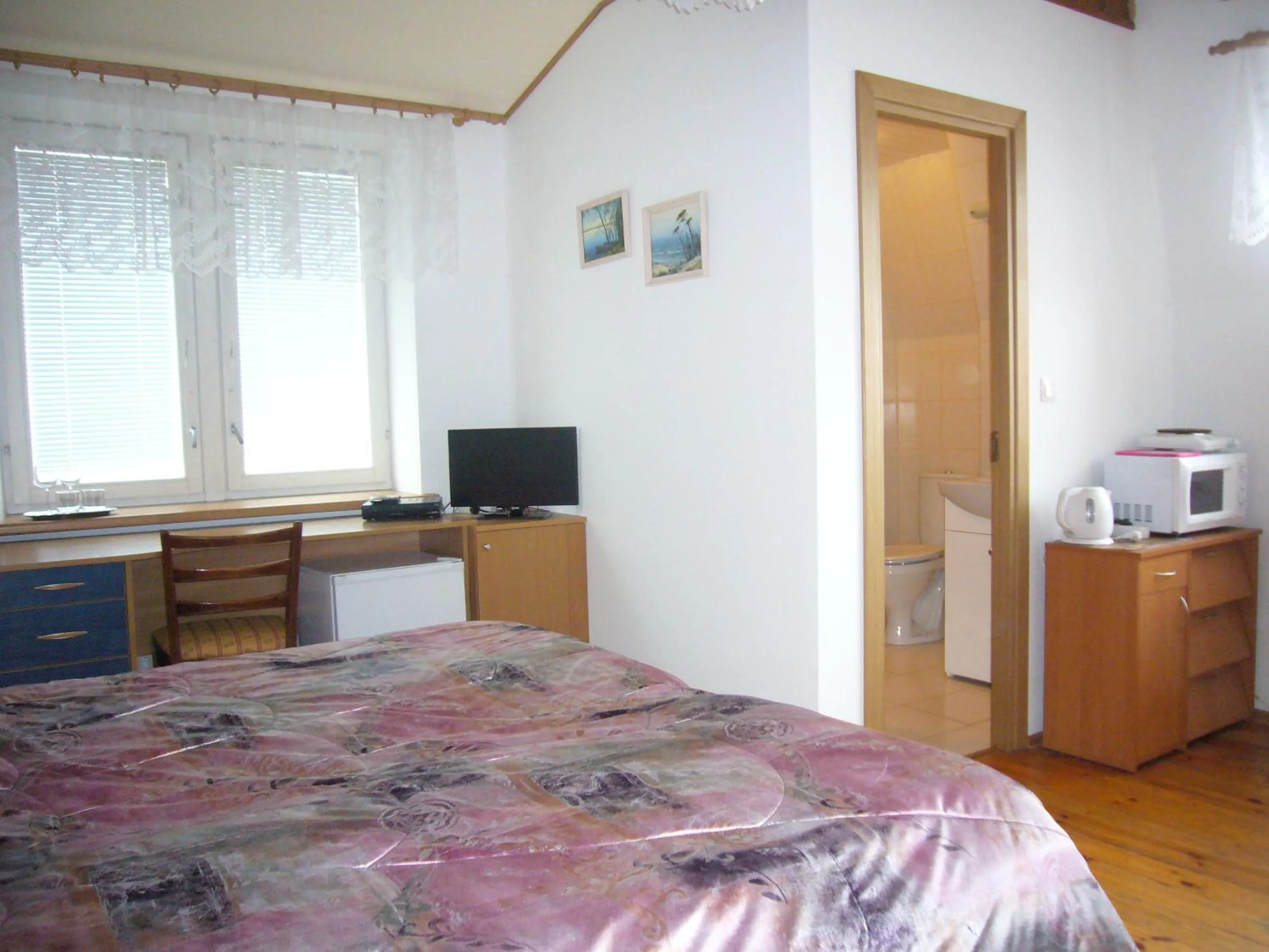 Bedroom, Bed in Family