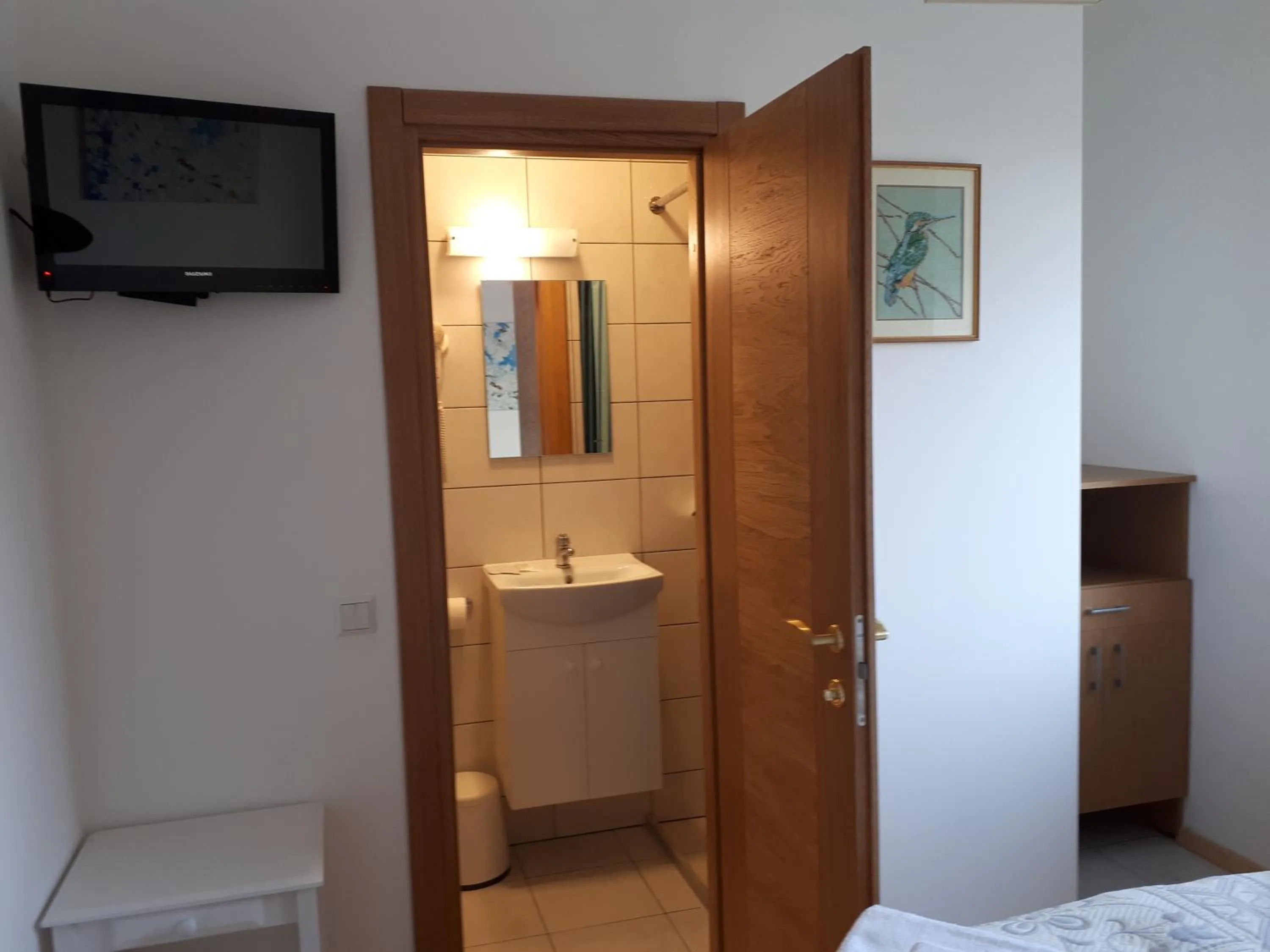 Photo of the whole room in Family