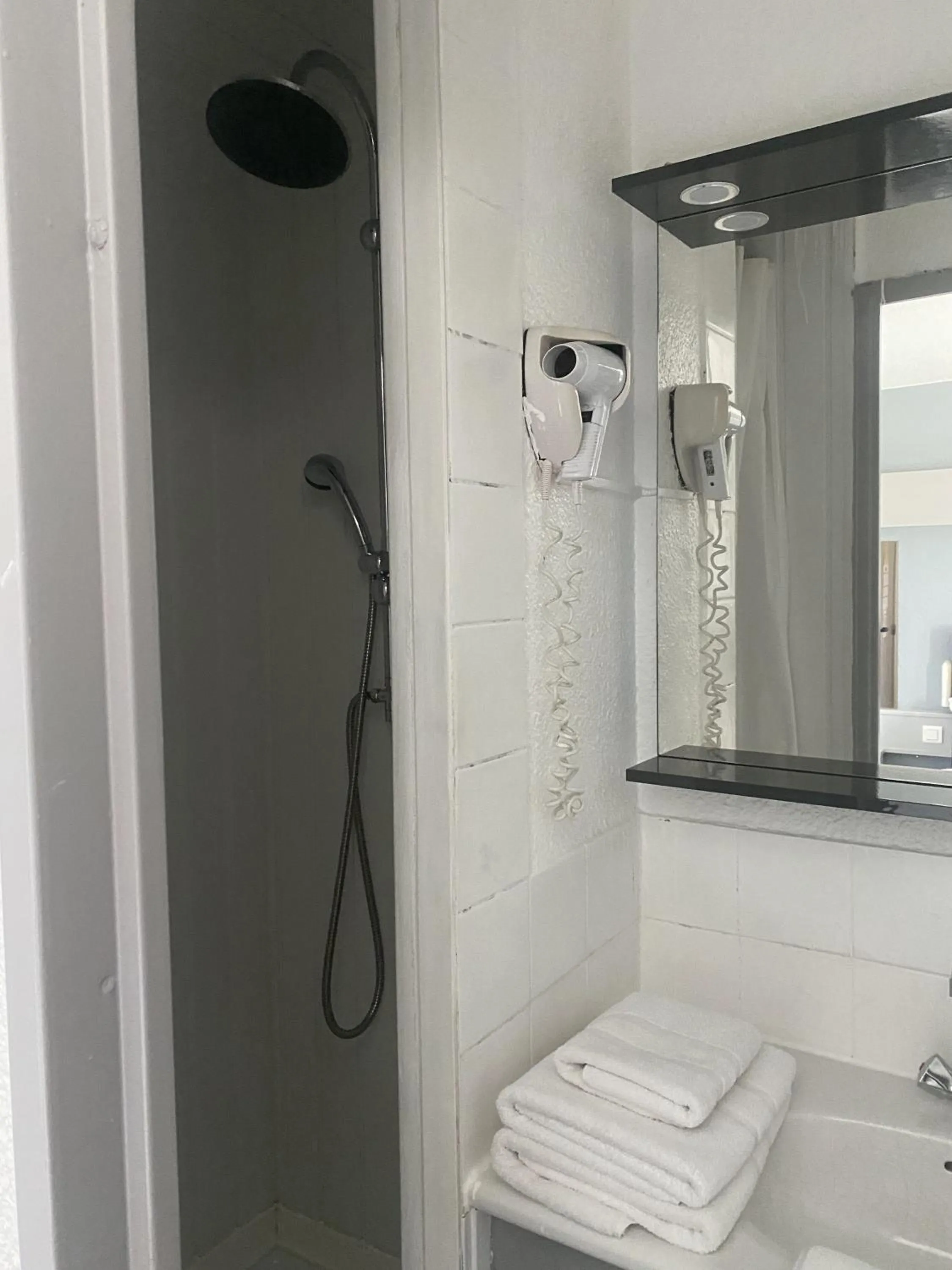 Shower in FastHôtel Mont de Marsan - Un Hôtel FH Collection