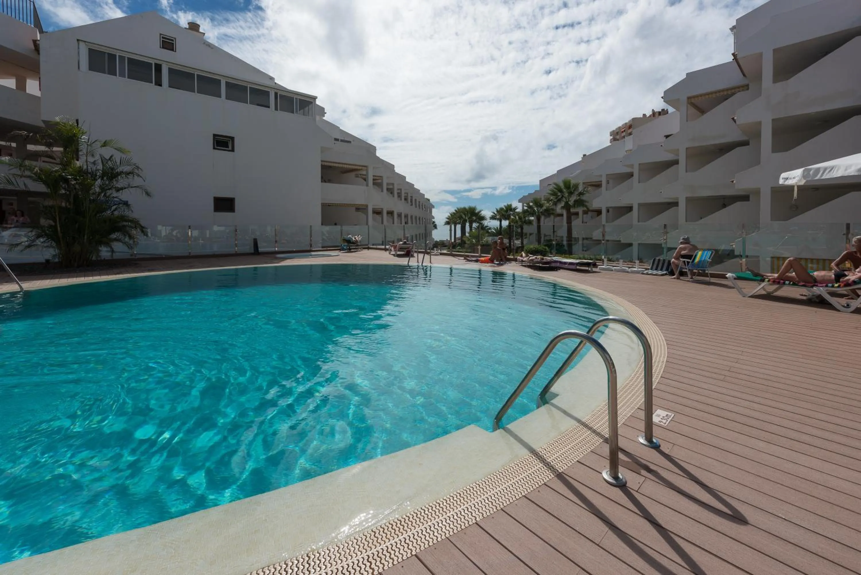 Swimming pool in Paloma Beach Apartments