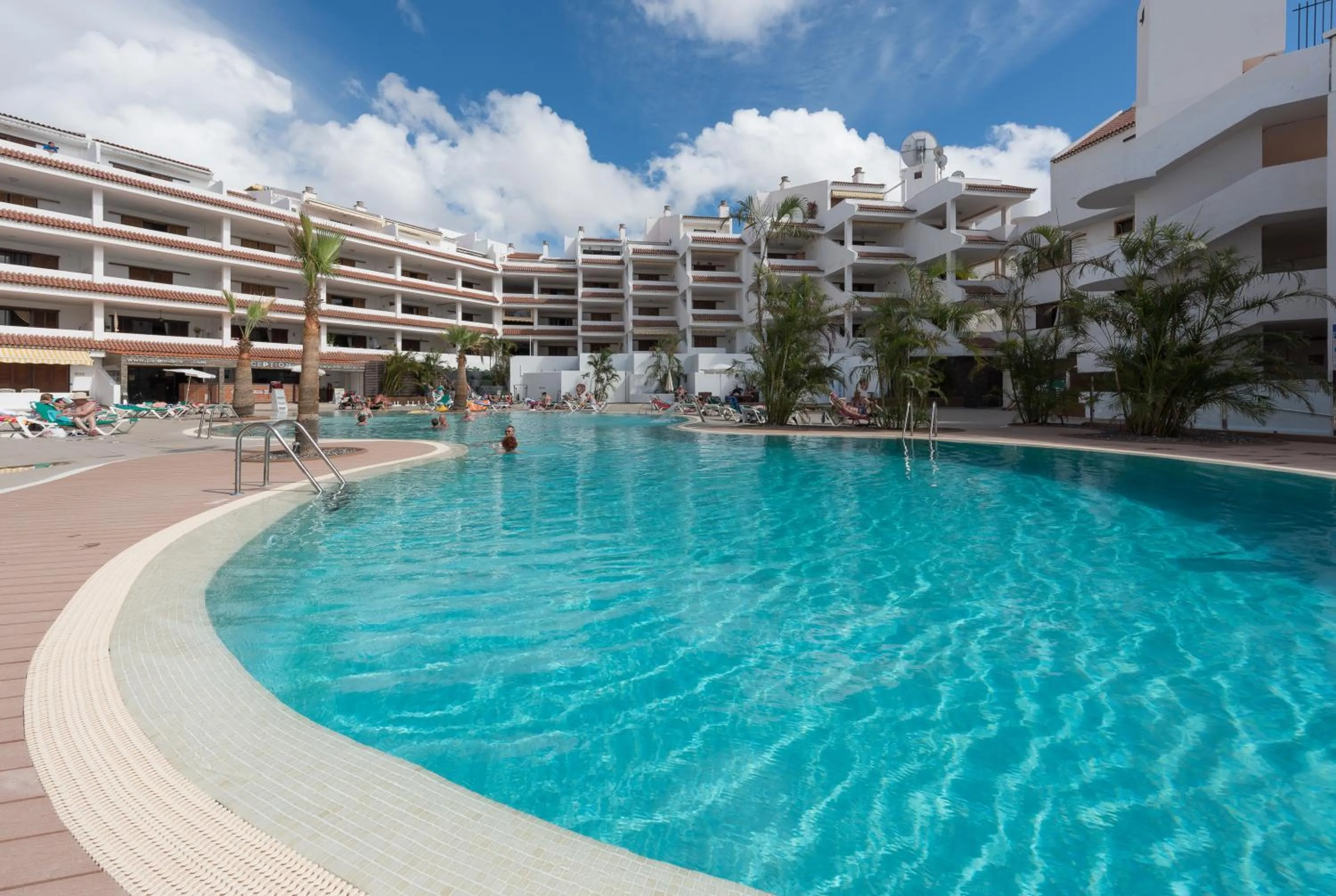 Swimming pool in Paloma Beach Apartments