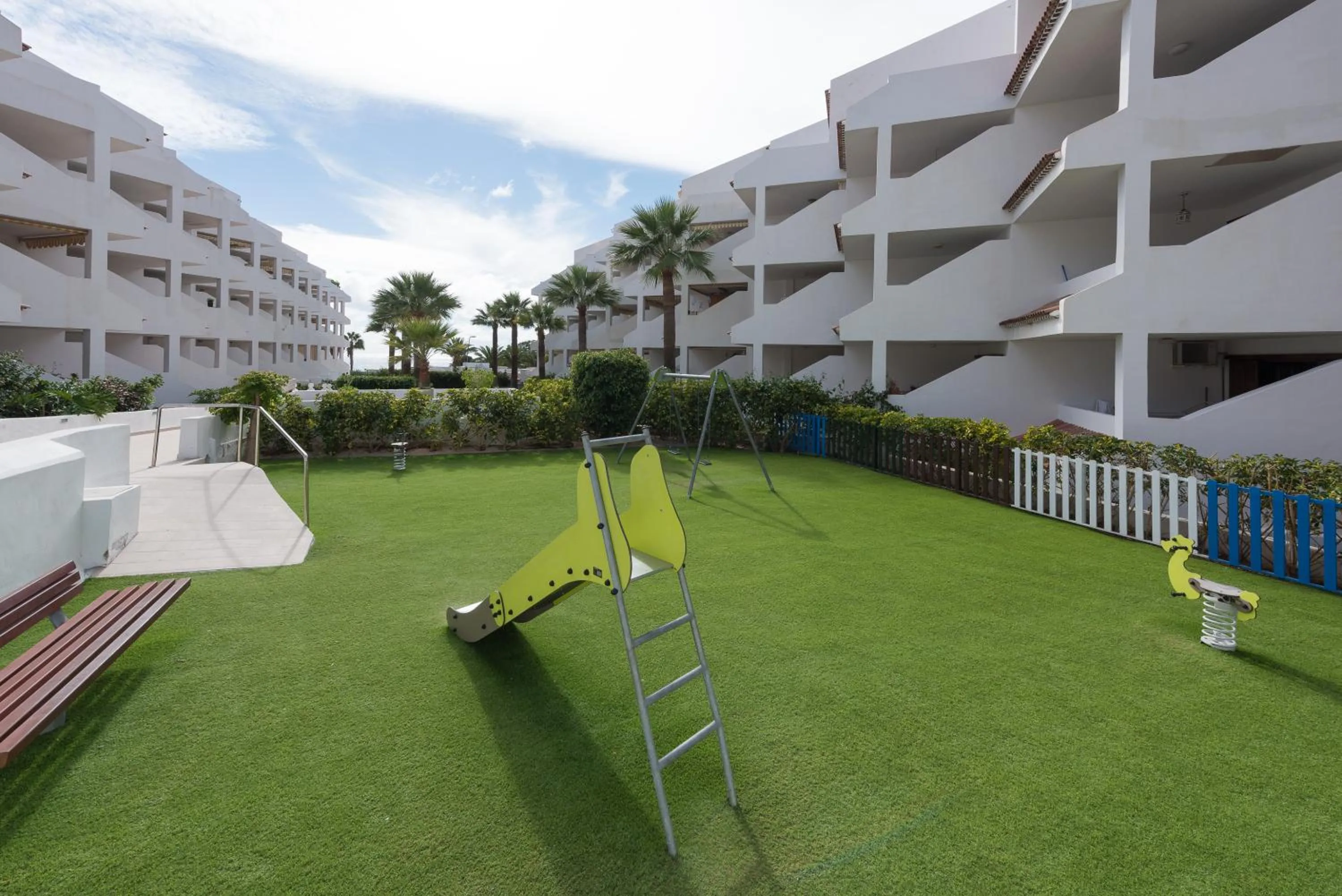 Area and facilities in Paloma Beach Apartments