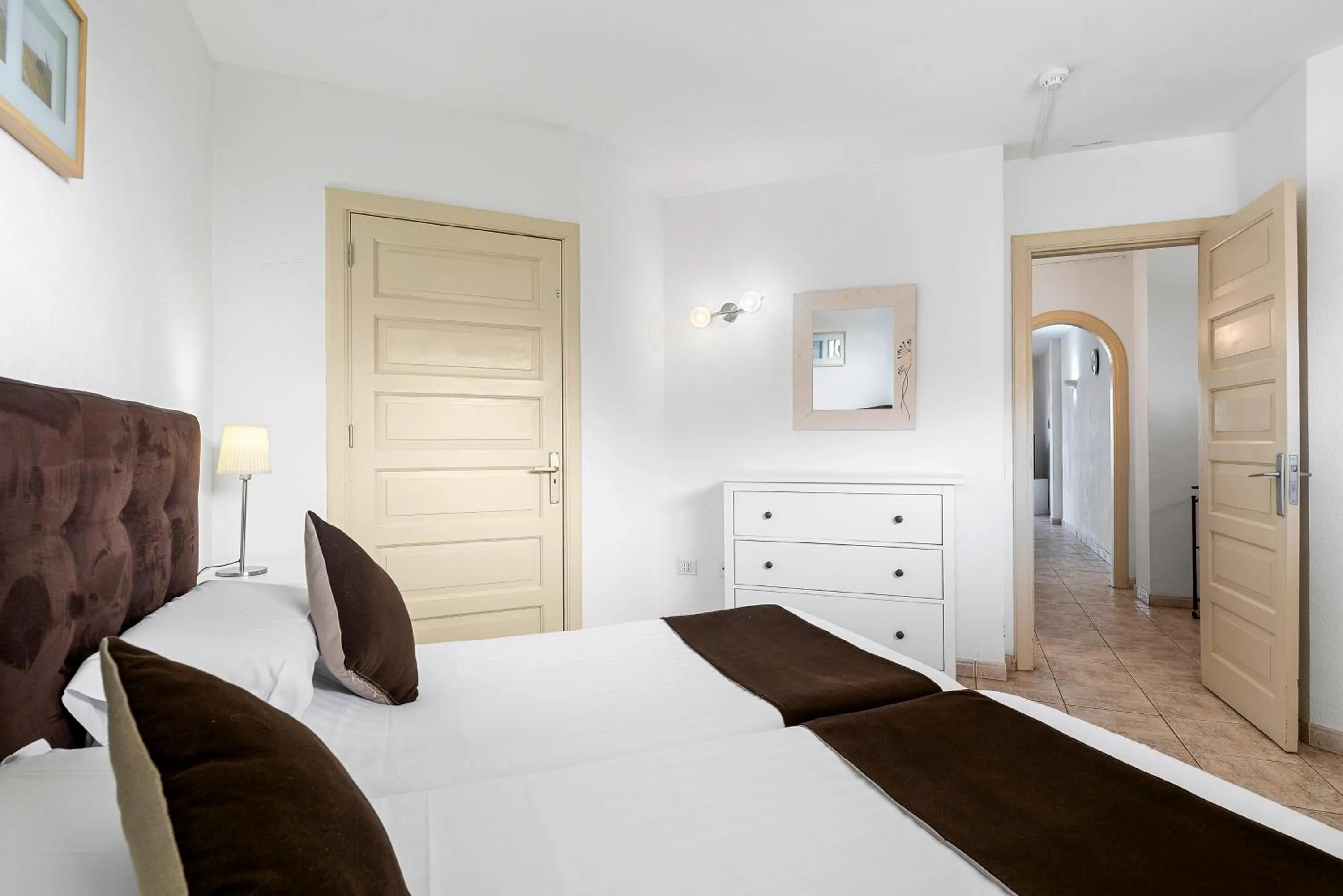 Bedroom, Bed in Paloma Beach Apartments