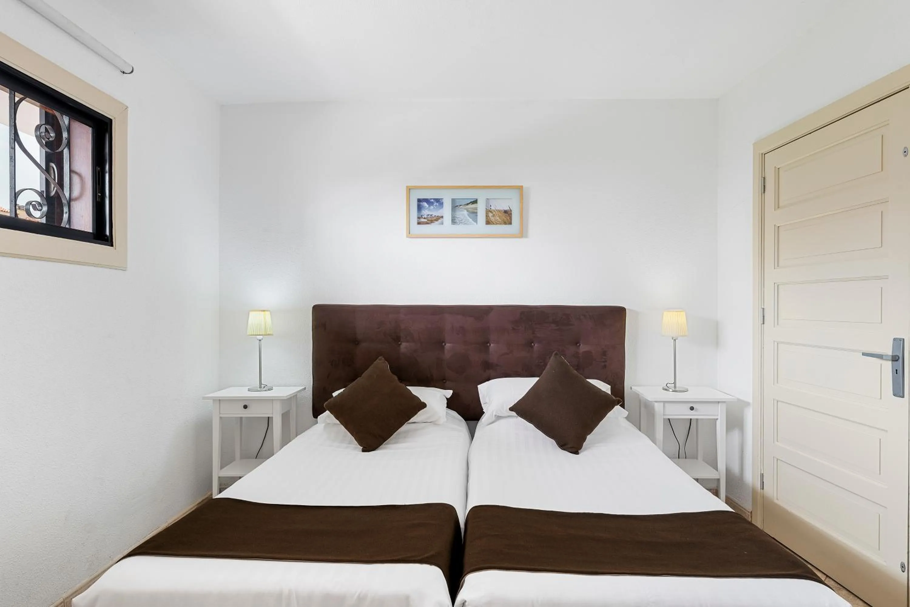 Bed in Paloma Beach Apartments