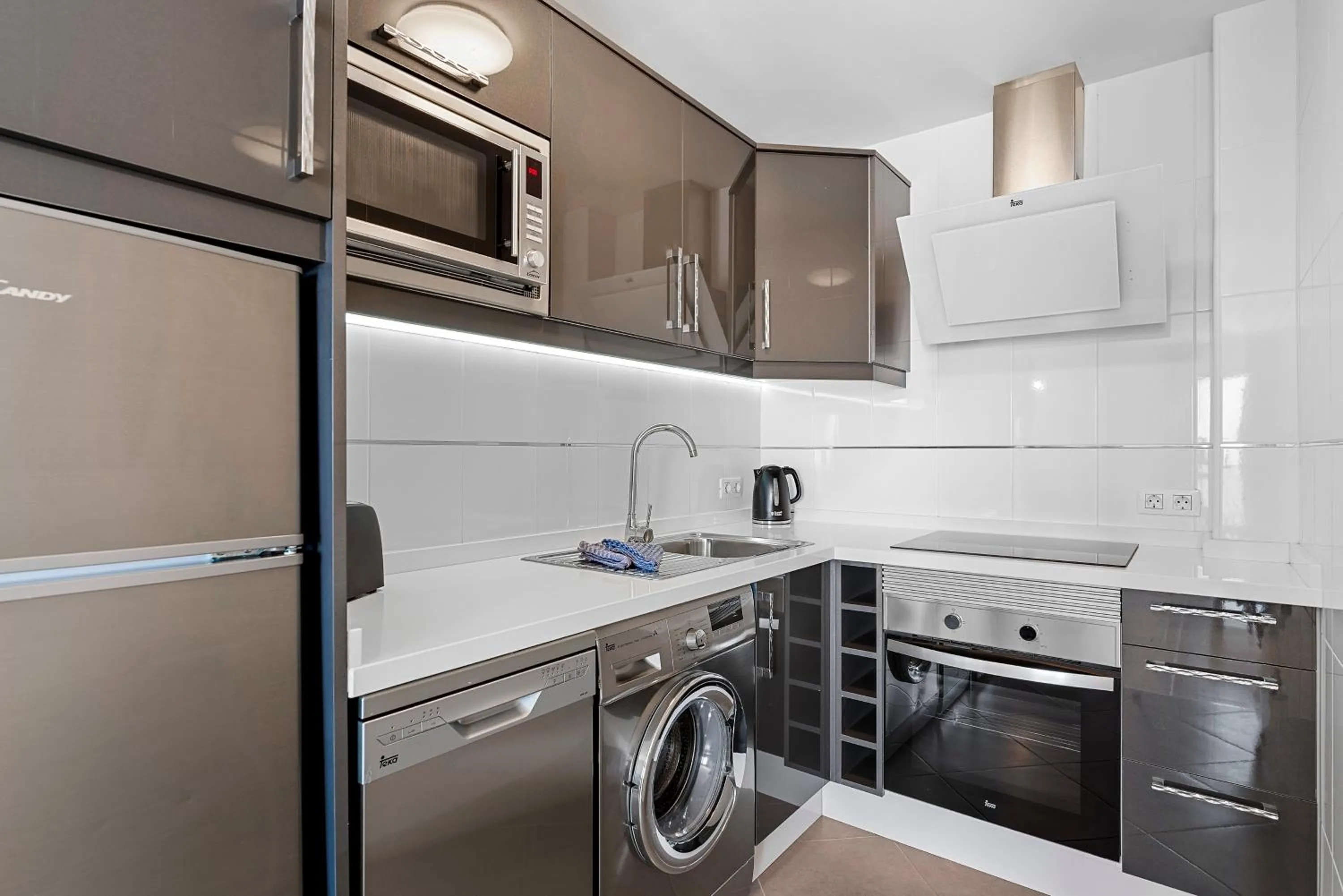 Kitchen or kitchenette in Paloma Beach Apartments