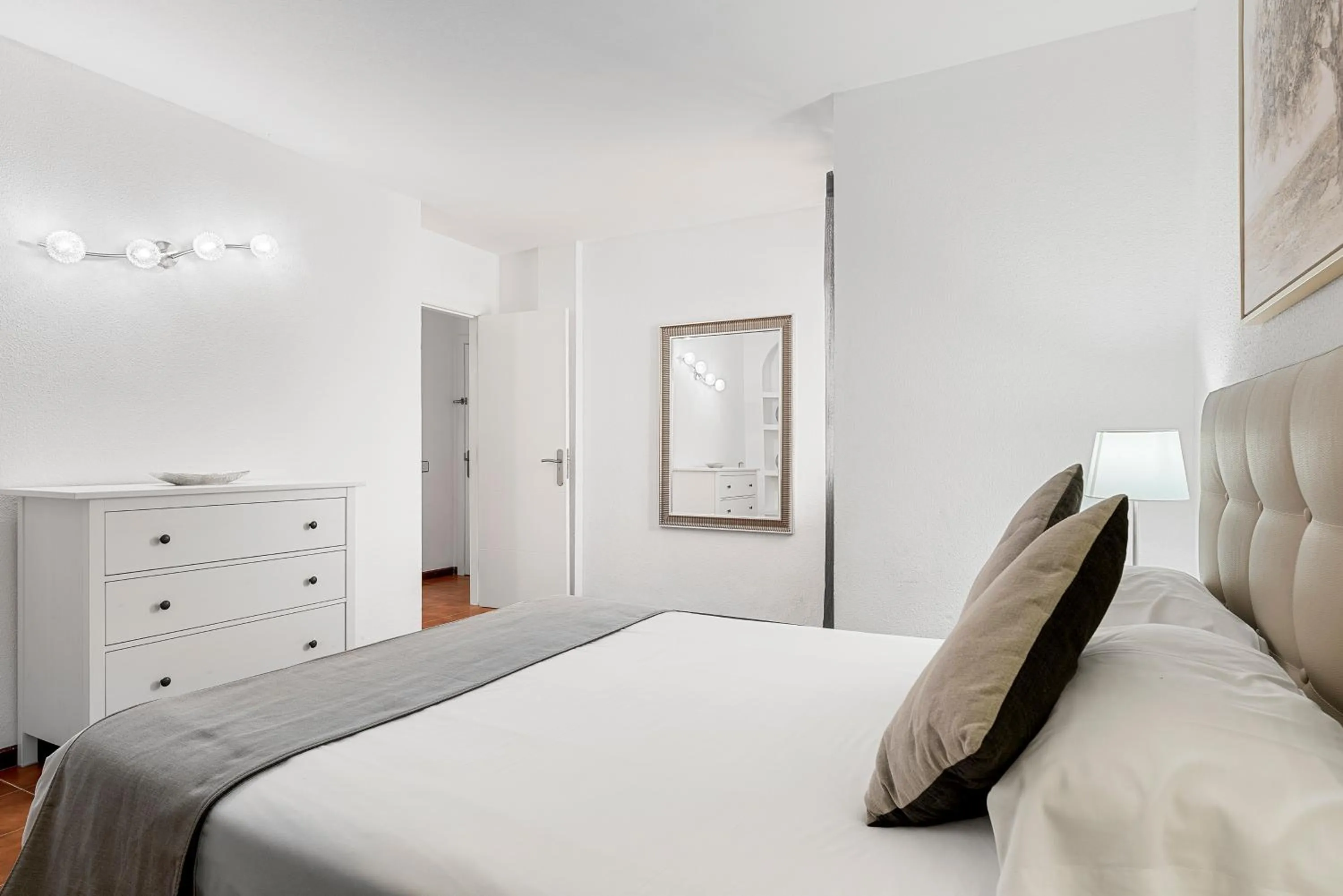 Bed in Paloma Beach Apartments