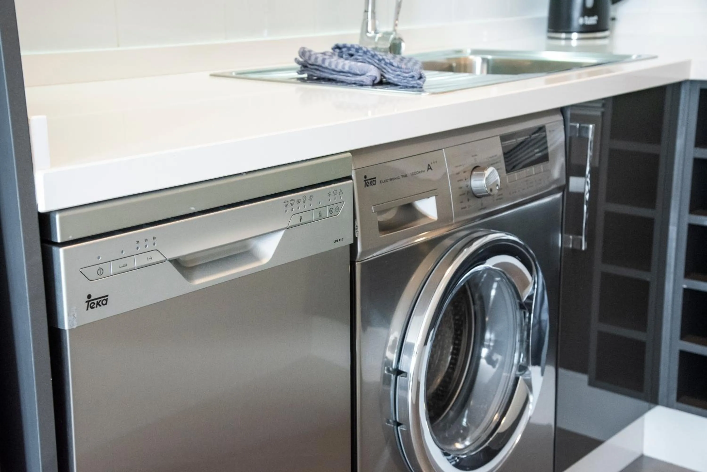 dishwasher in Paloma Beach Apartments