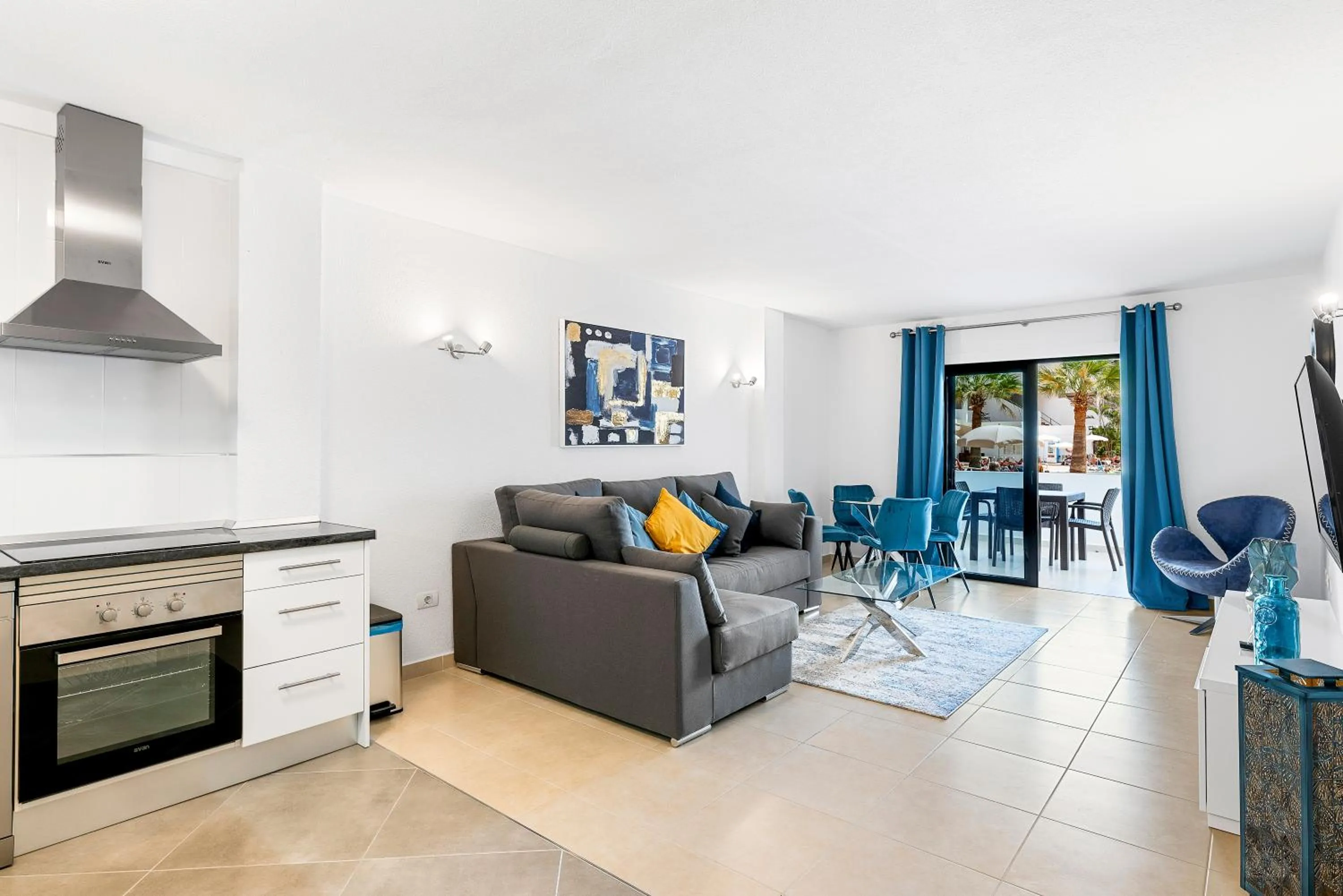 Kitchen or kitchenette in Paloma Beach Apartments