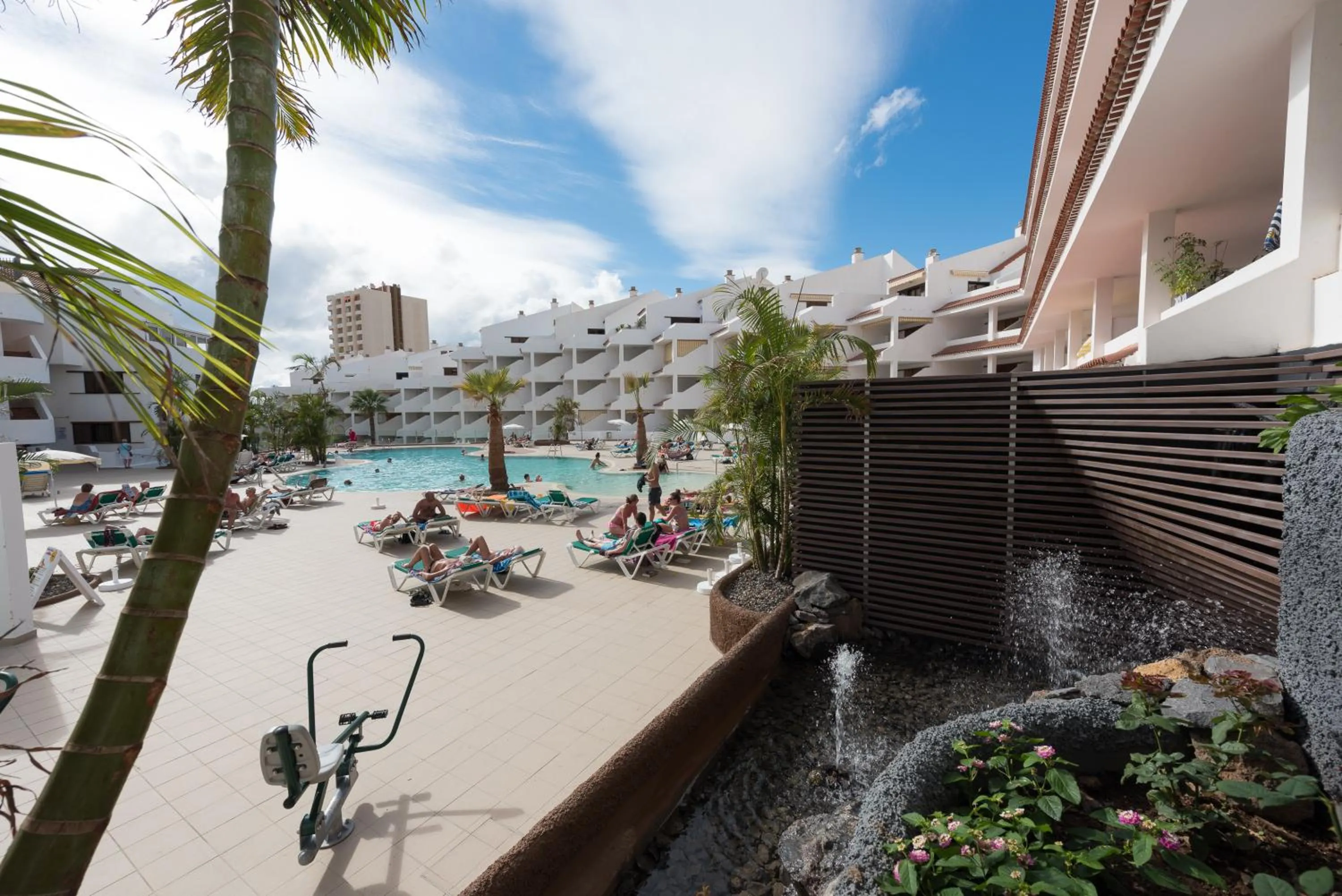 Swimming pool in Paloma Beach Apartments