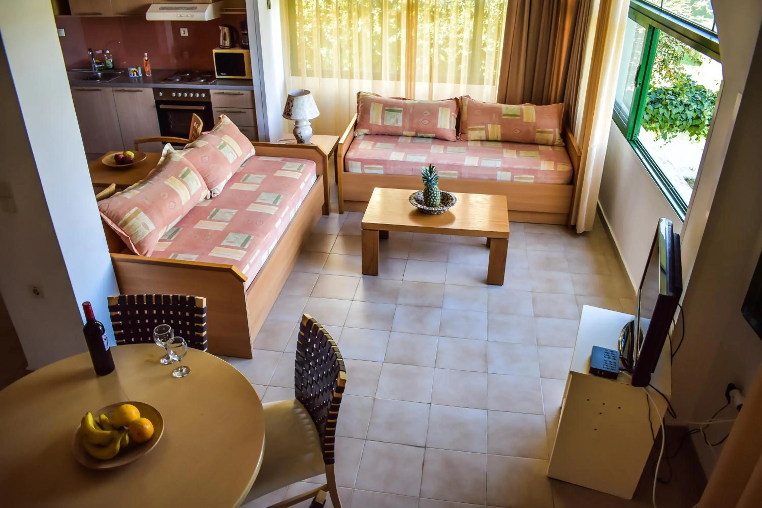 Living room, Bed in Govino Bay