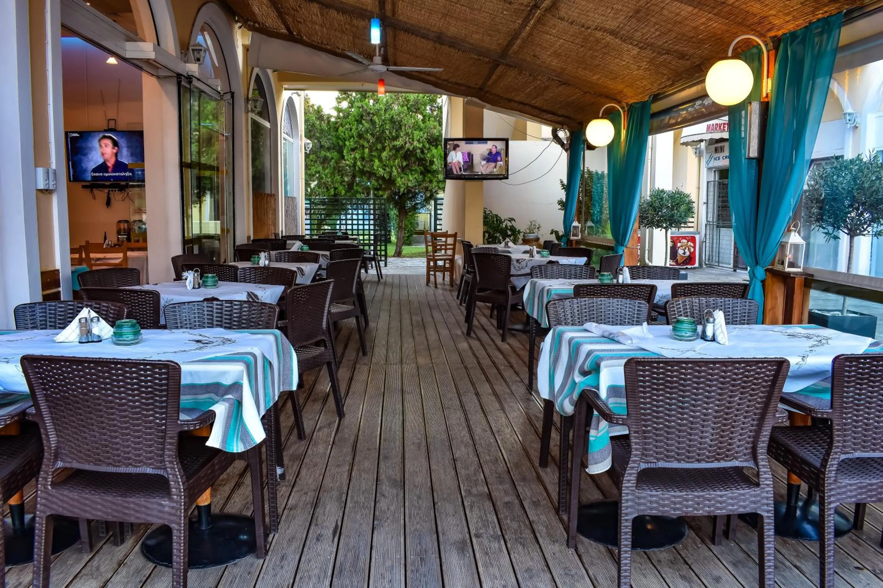 Restaurant/places to eat in Govino Bay
